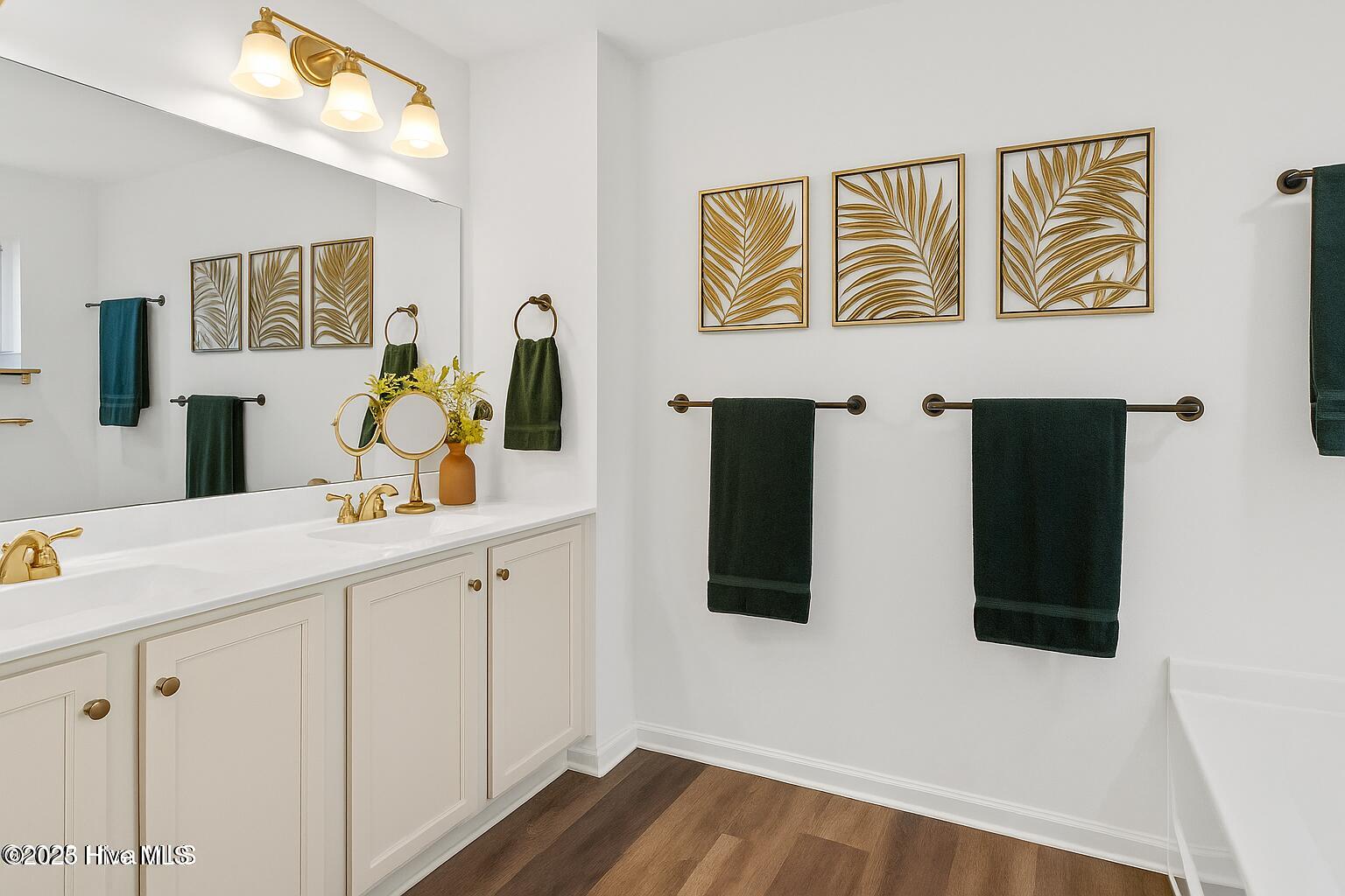 100540789 | Photo 41