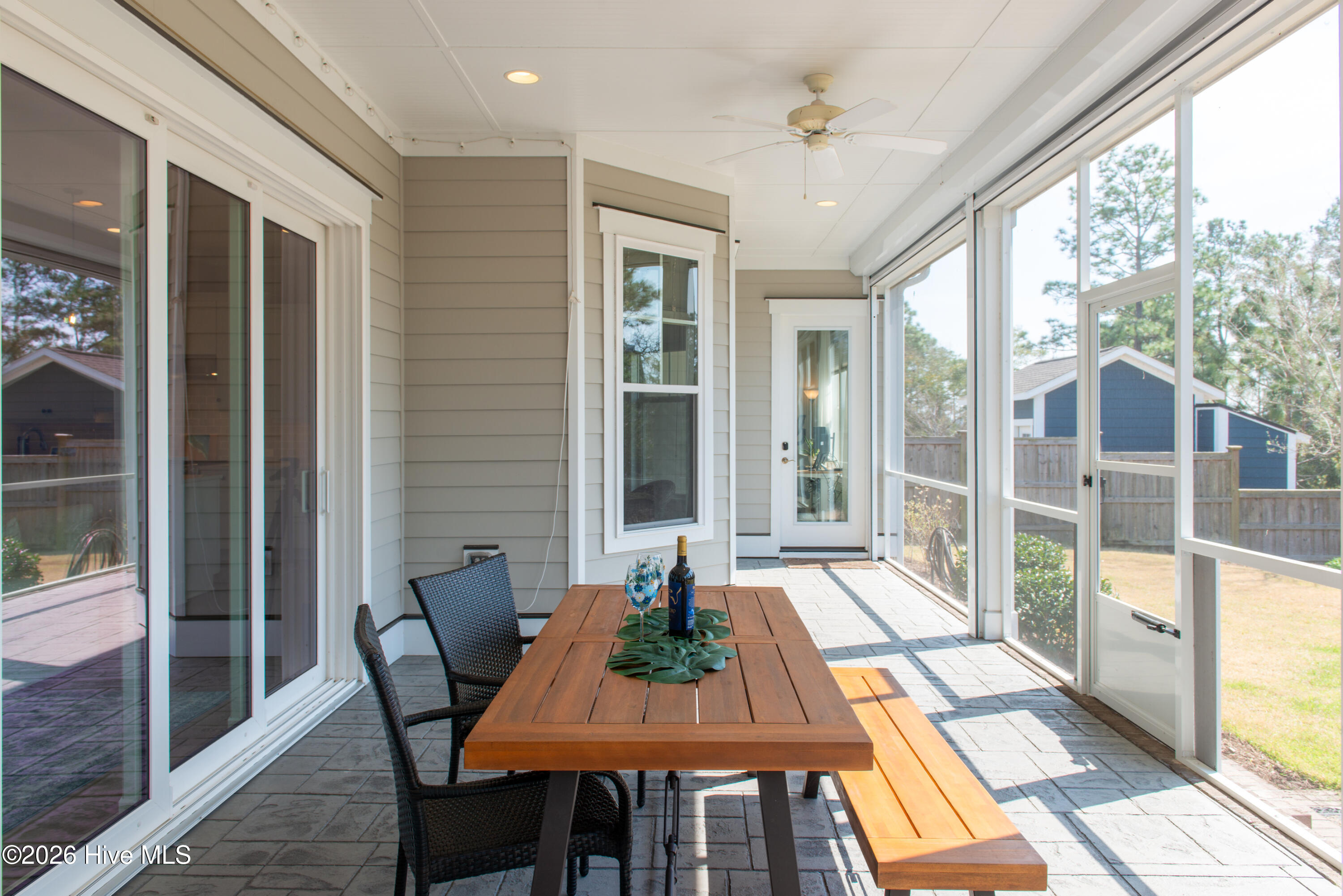 100560299 | Photo 74