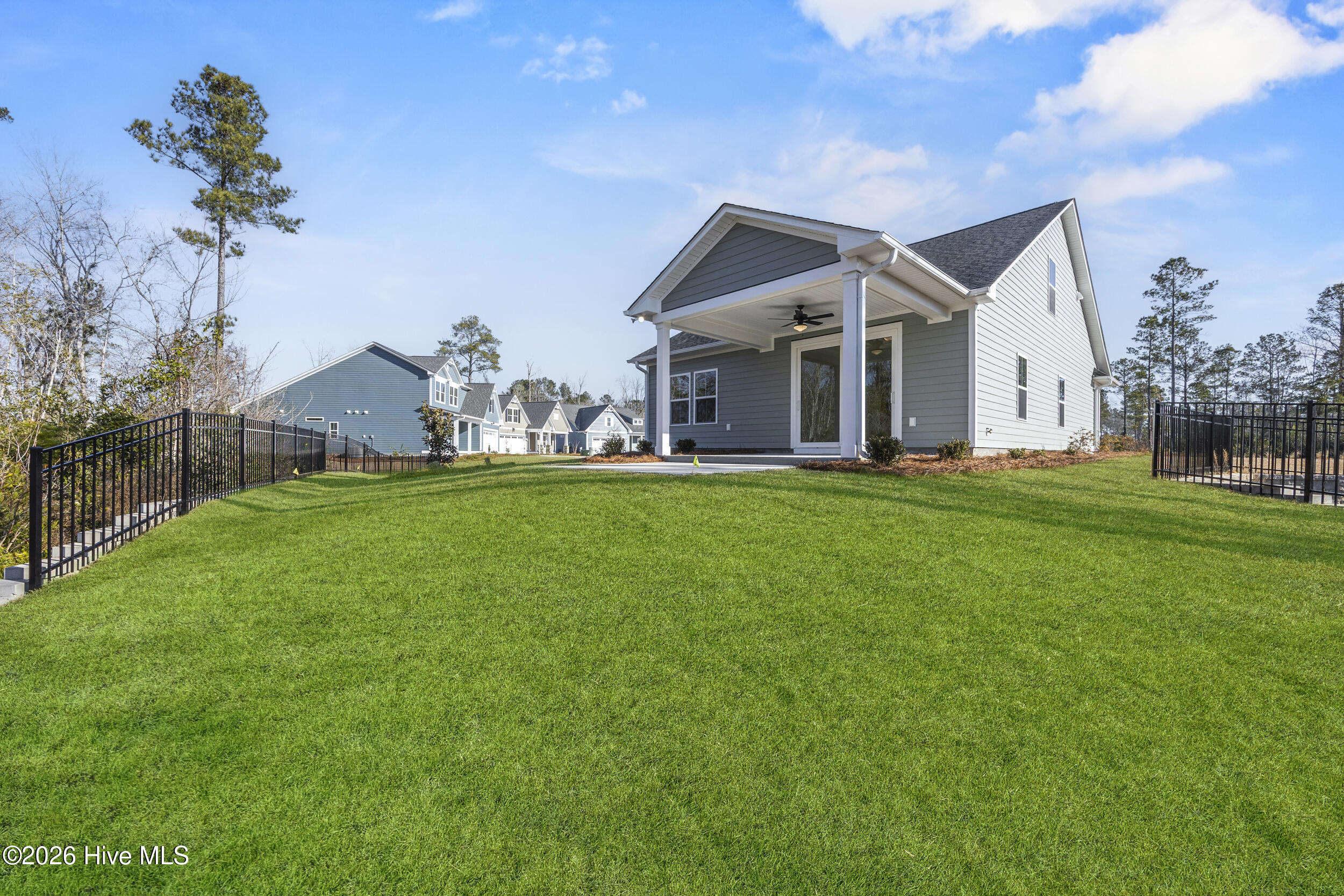 100556976 | Photo 42