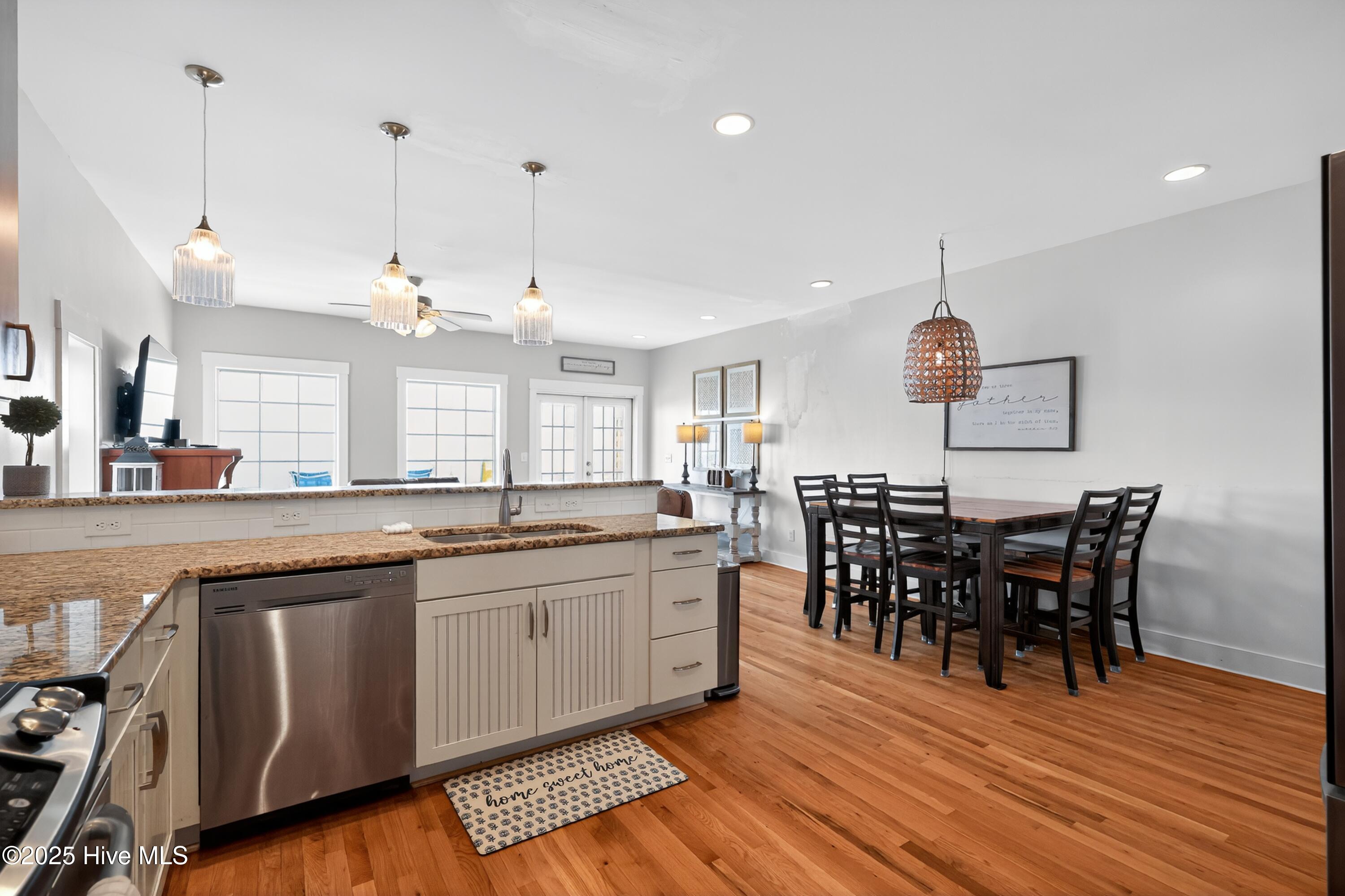 100525482 | Photo 18