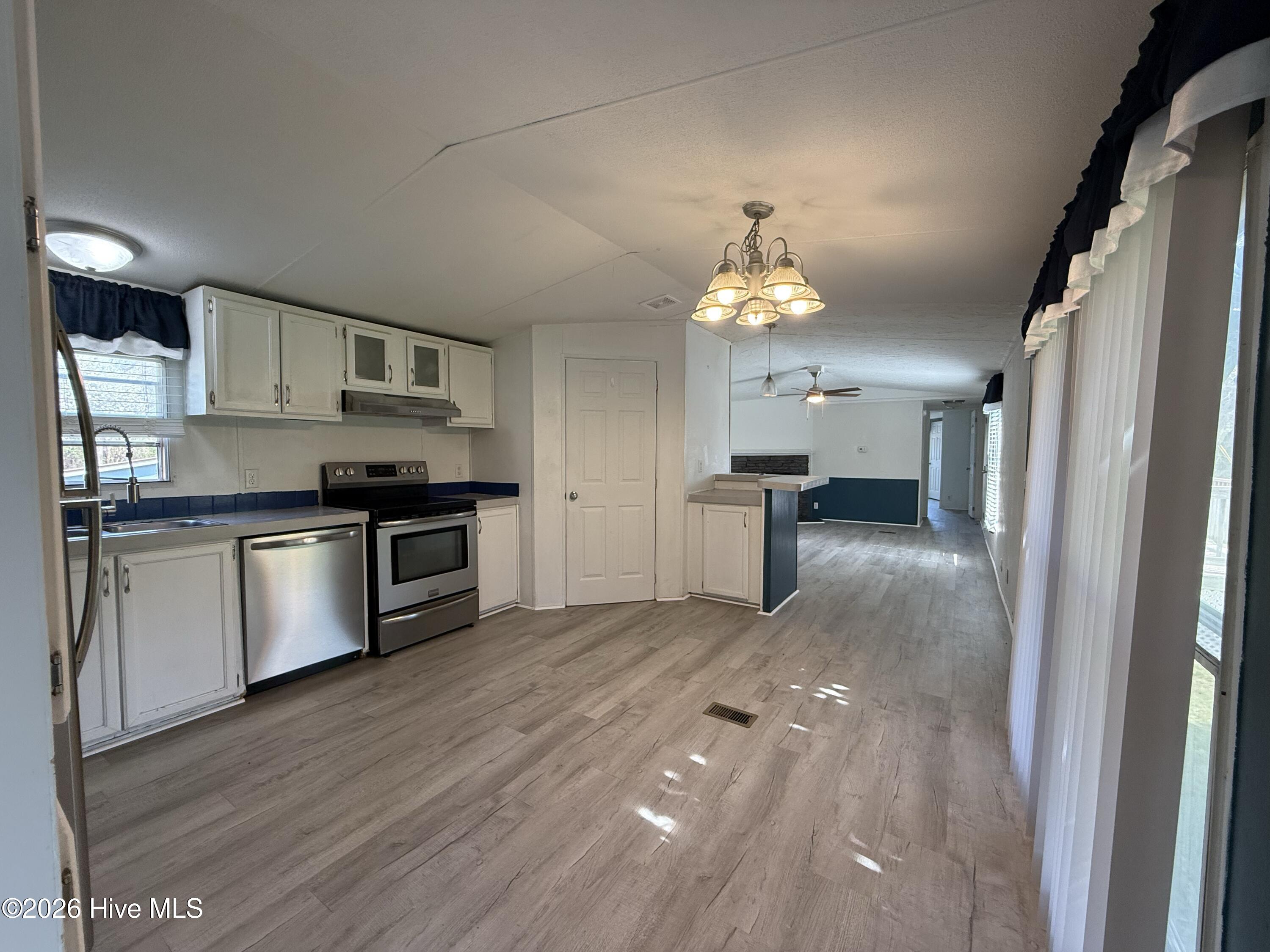 100459470 | Photo 58