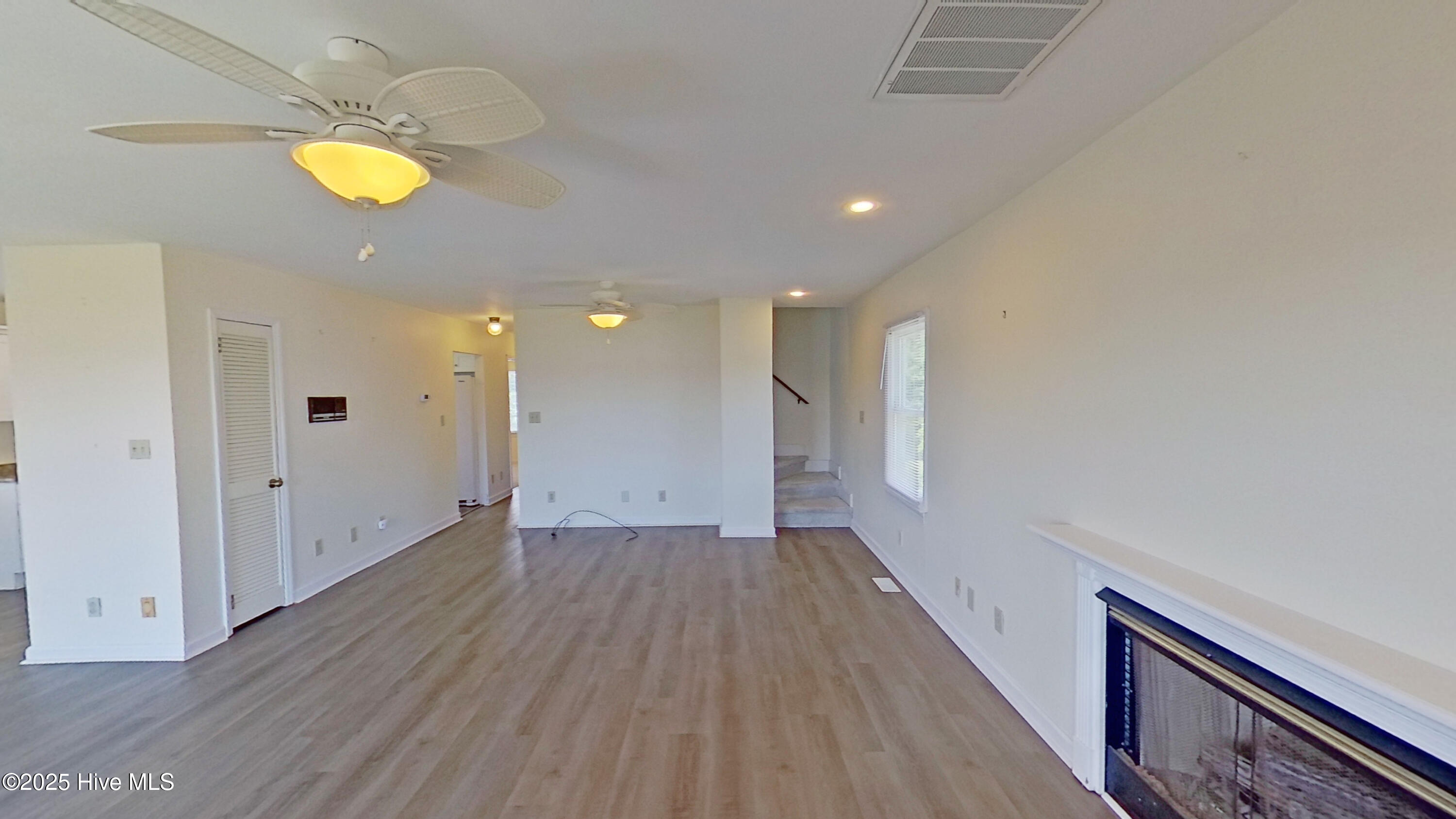 100543059 | Photo 22