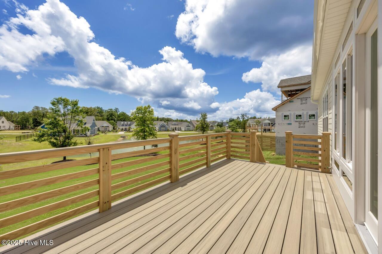 100494690 | Photo 24