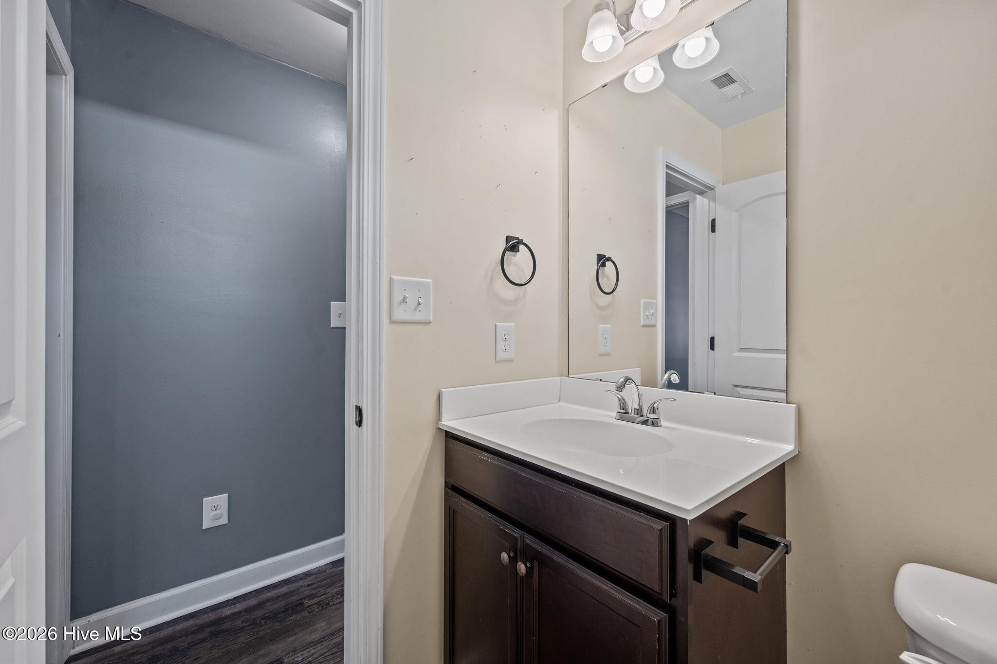 100547902 | Photo 34