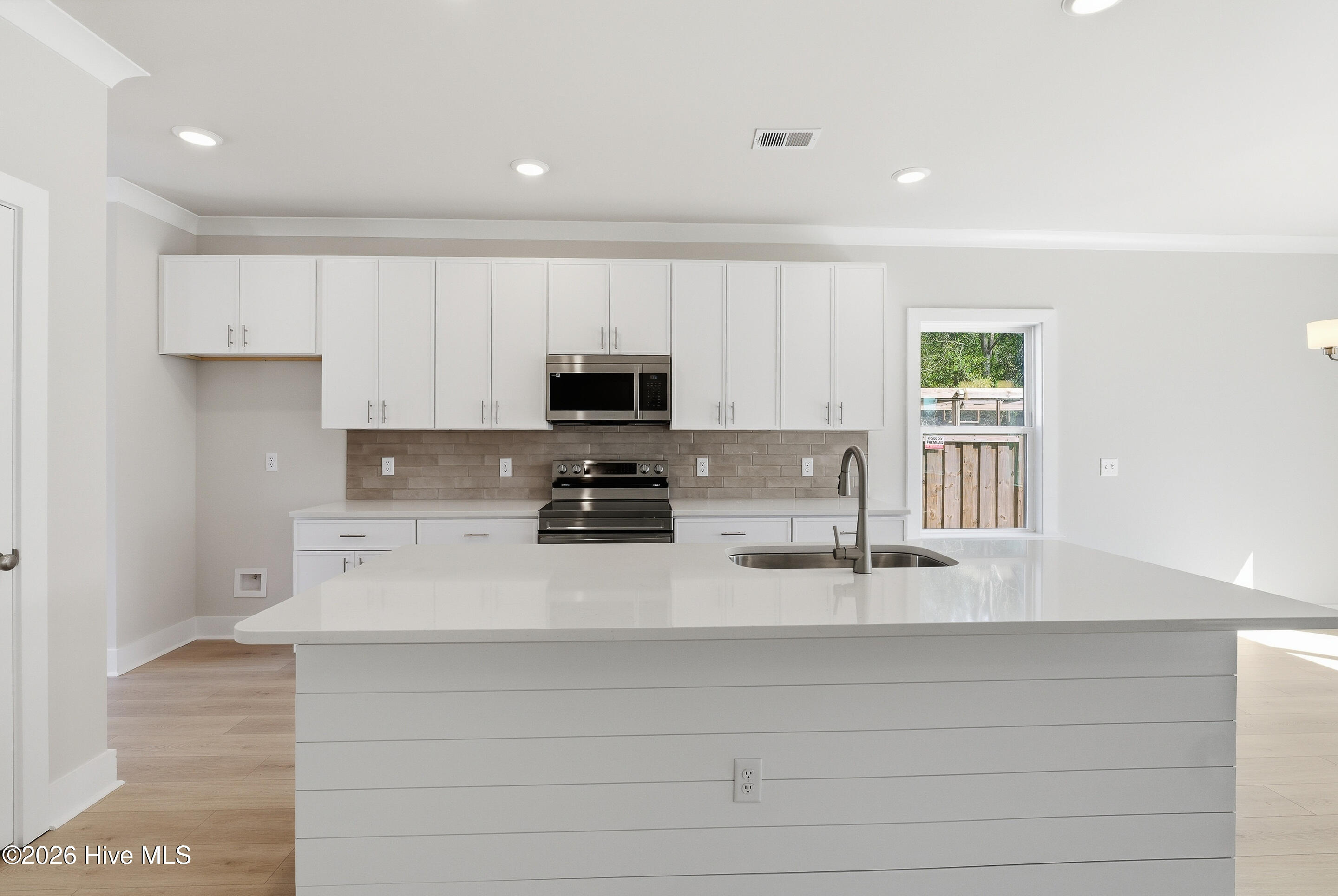 100547597 | Photo 15