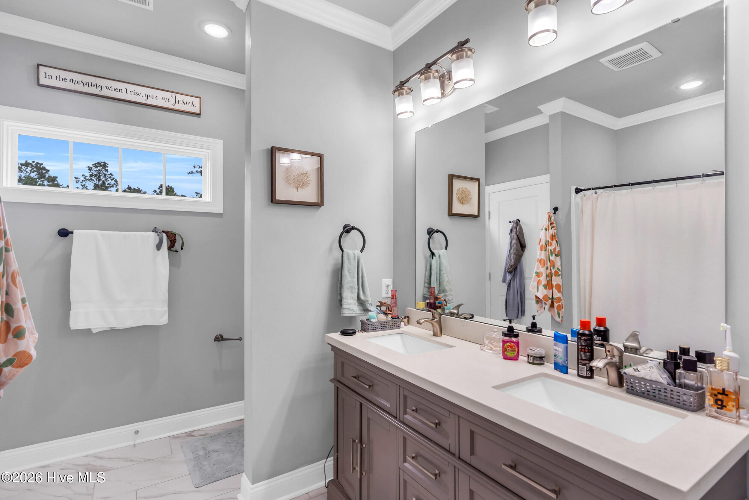 100553033 | Photo 18