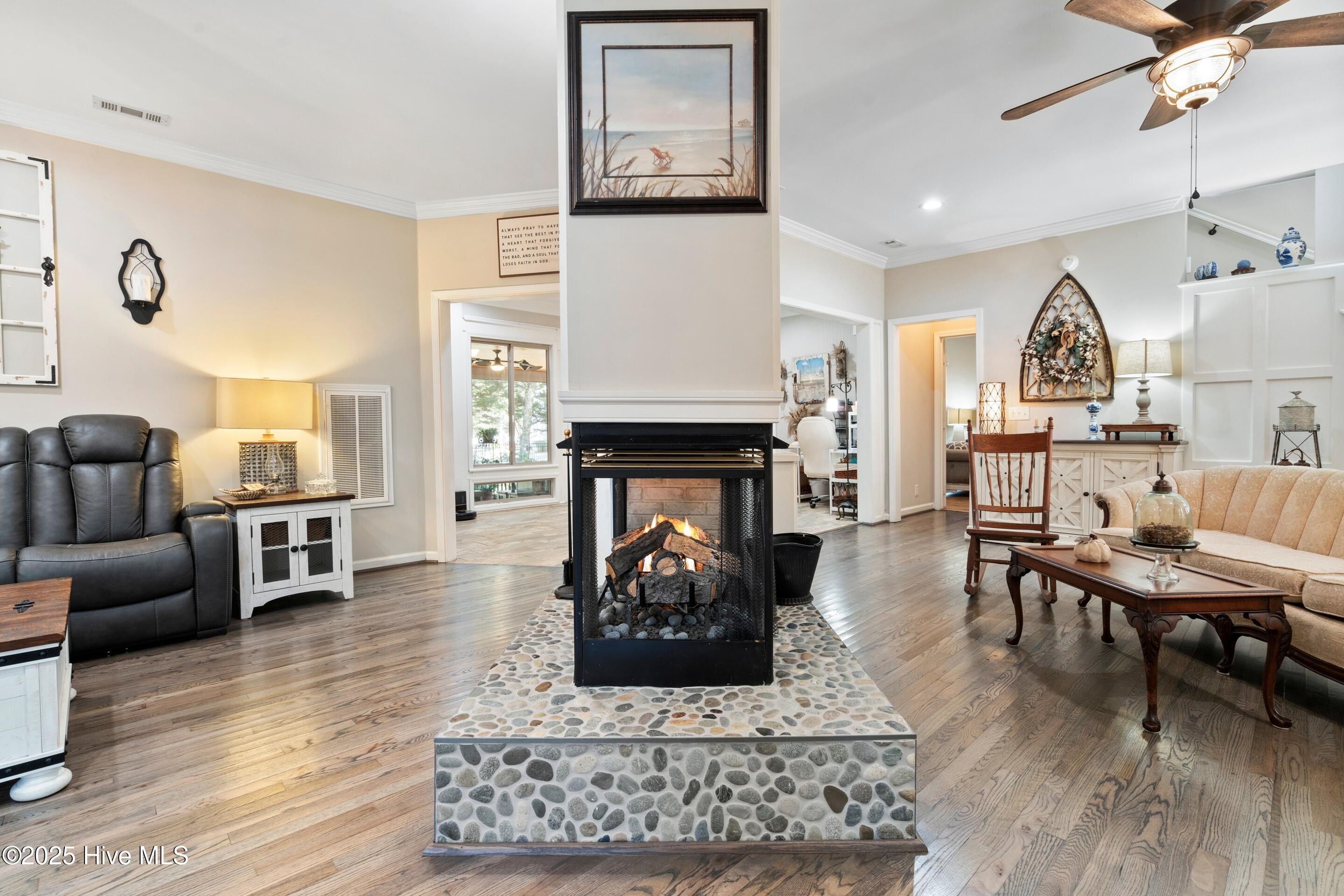 100538310 | Photo 18