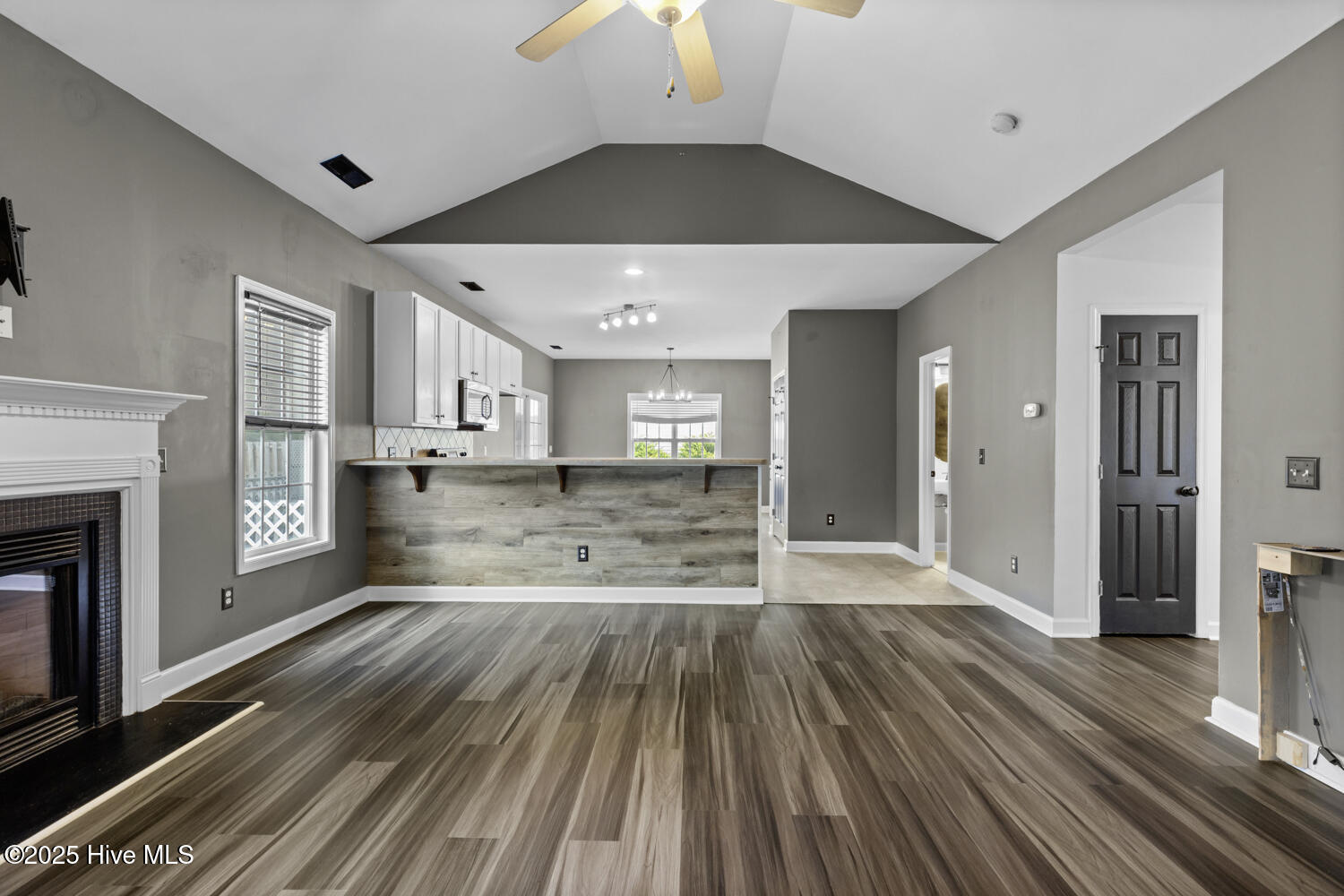 100532522 | Photo 11