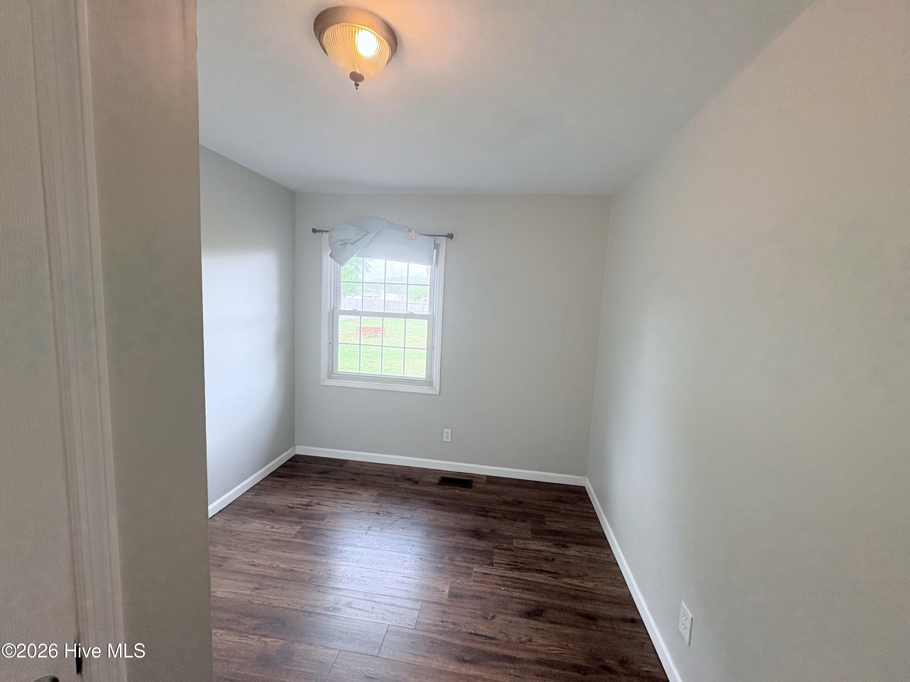 100566369 | Photo 25