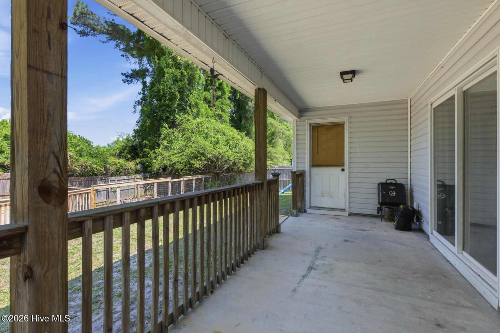 100568997 | Photo 33