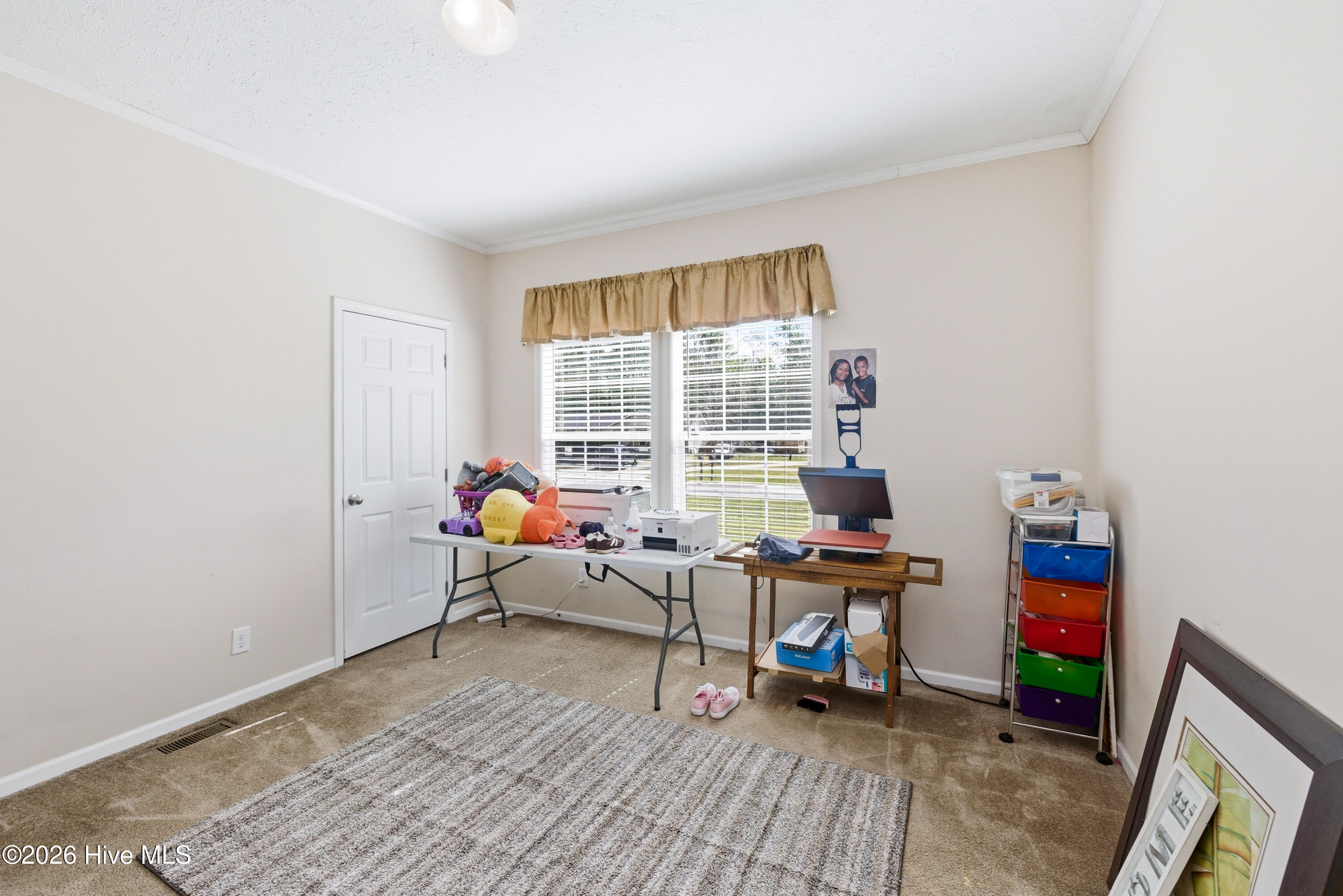 100565815 | Photo 26