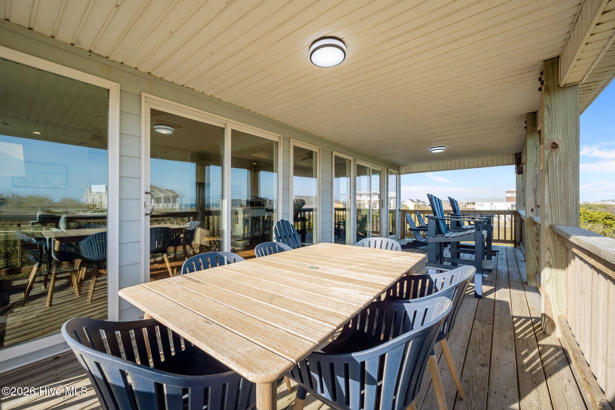 100565208 | Photo 36