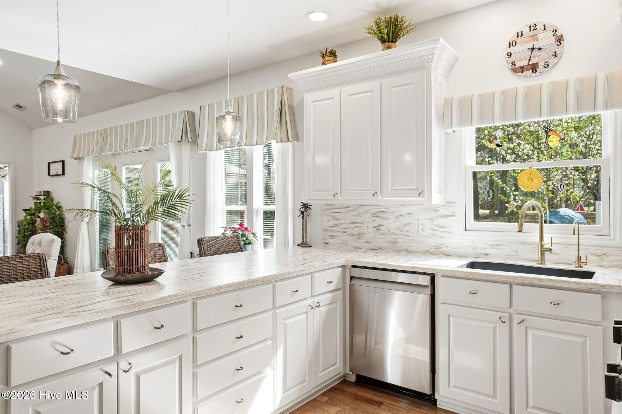 100562412 | Photo 14