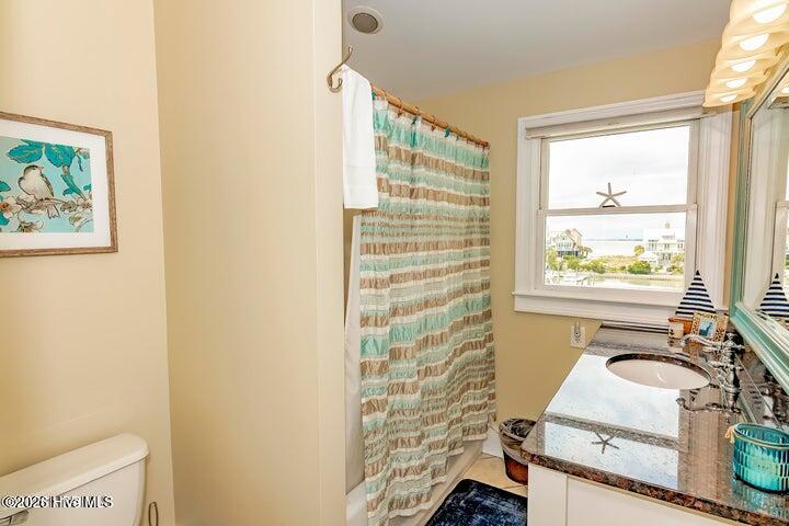 100557980 | Photo 12