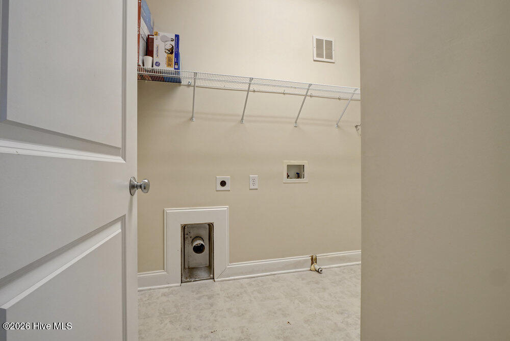 100550510 | Photo 16