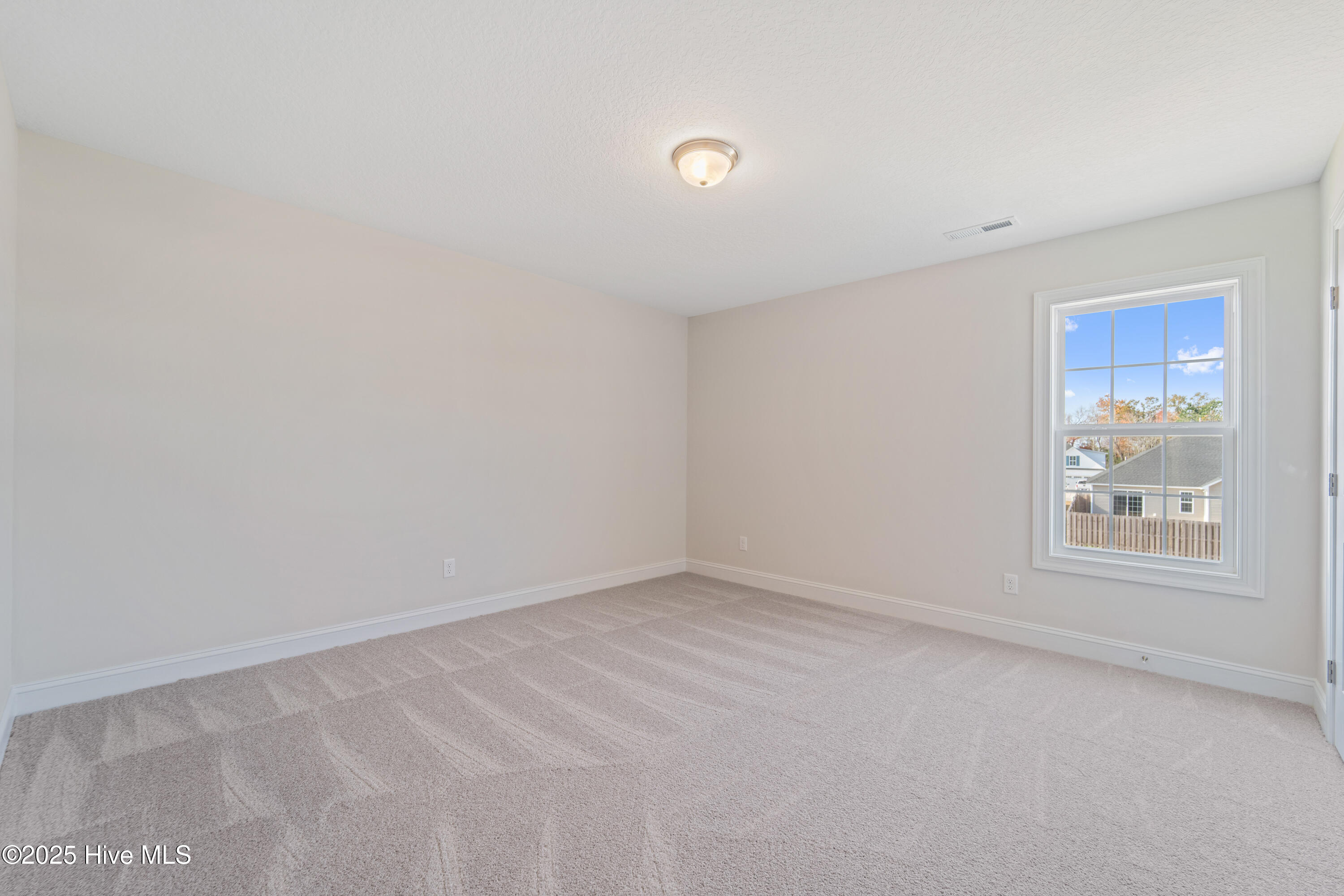 100518960 | Photo 28