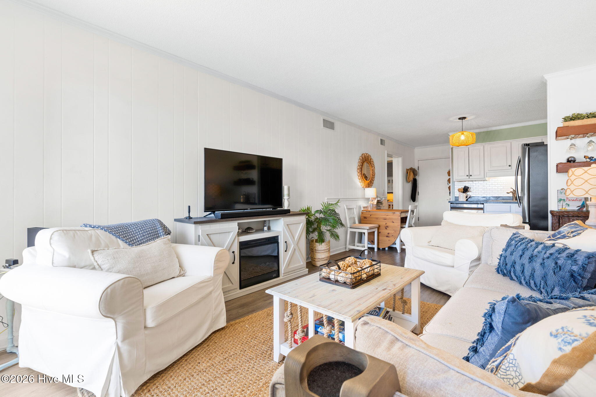 100559317 | Photo 18