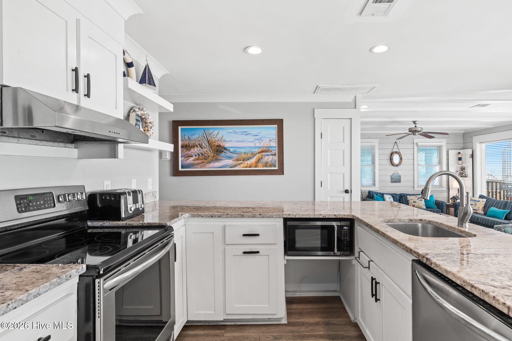 100552493 | Photo 11