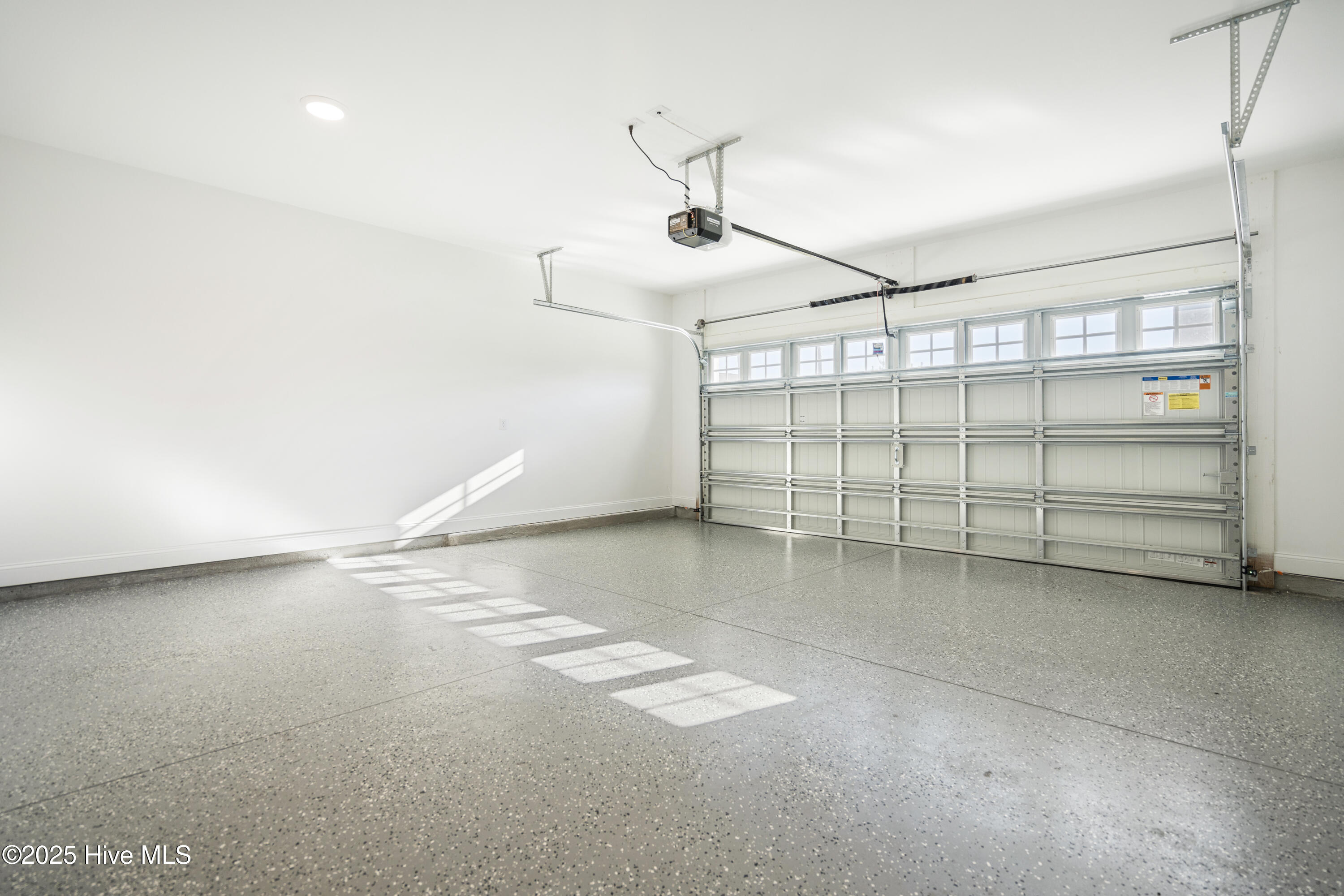 100493135 | Photo 51