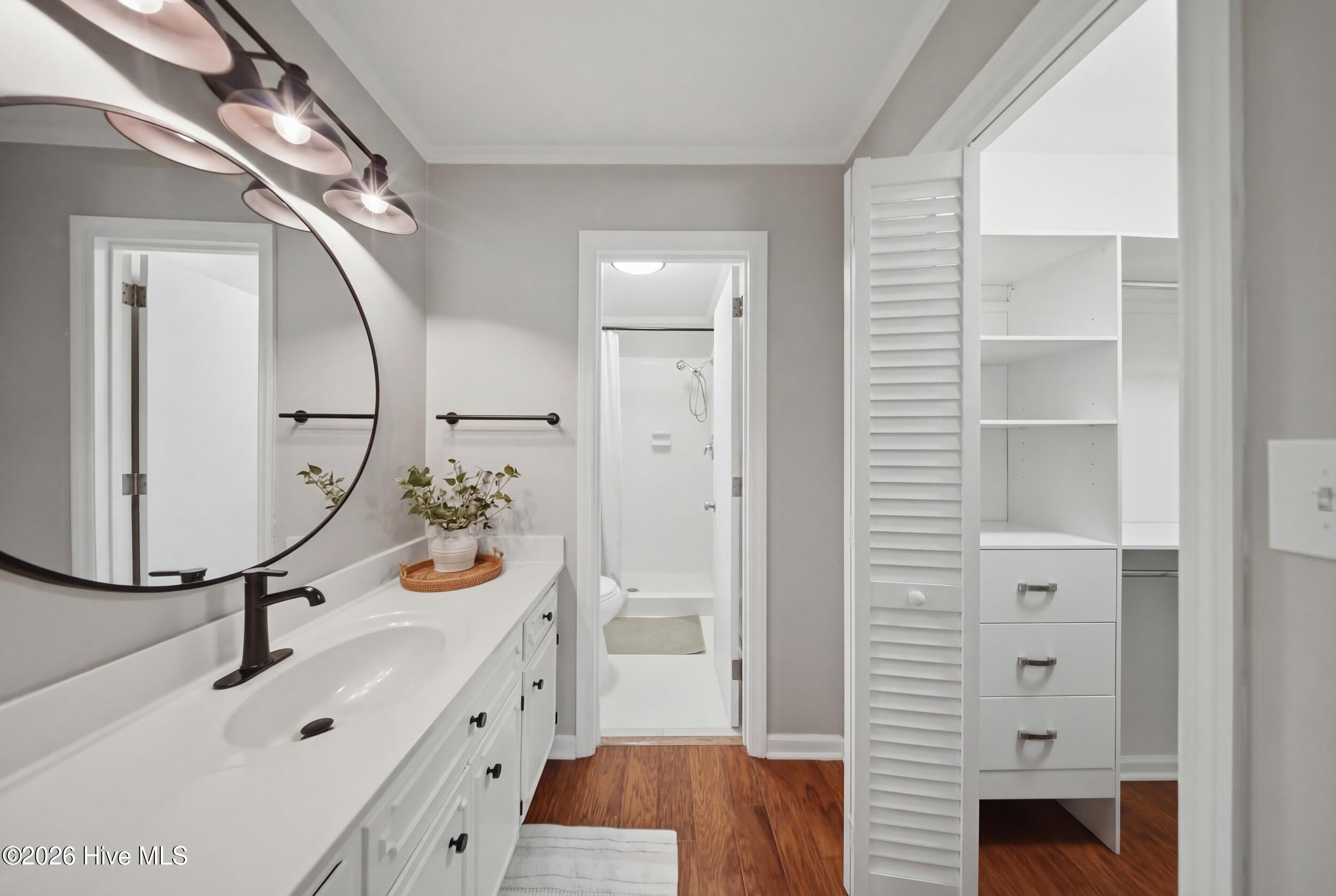 100561362 | Photo 33