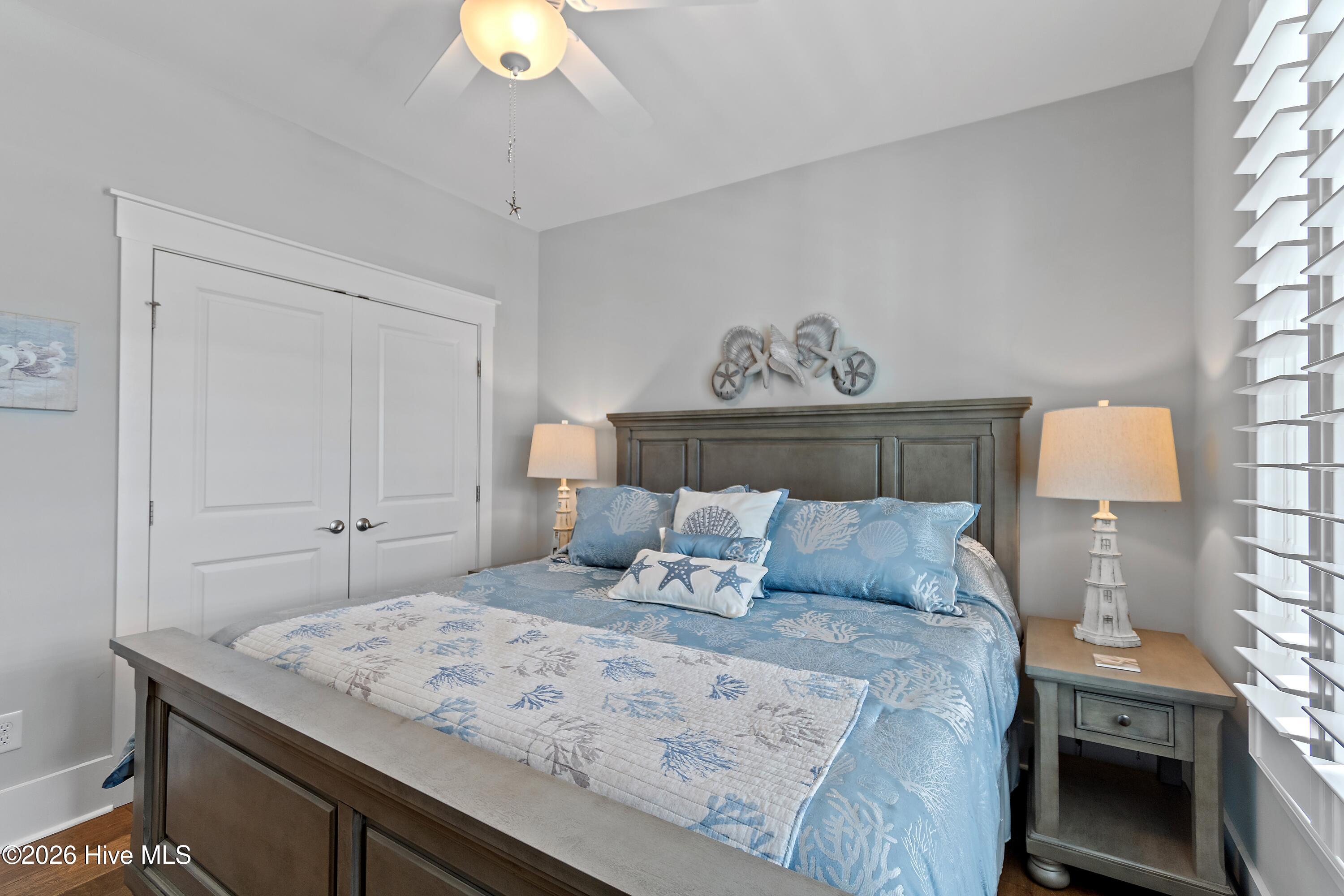 100561282 | Photo 37