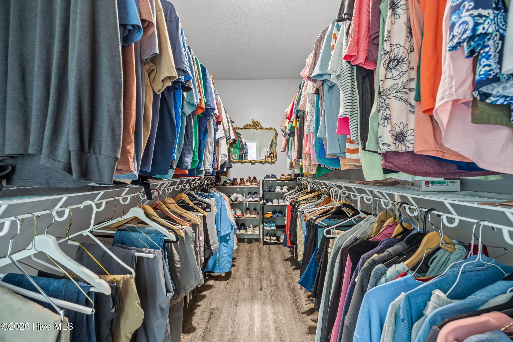 100563665 | Photo 26