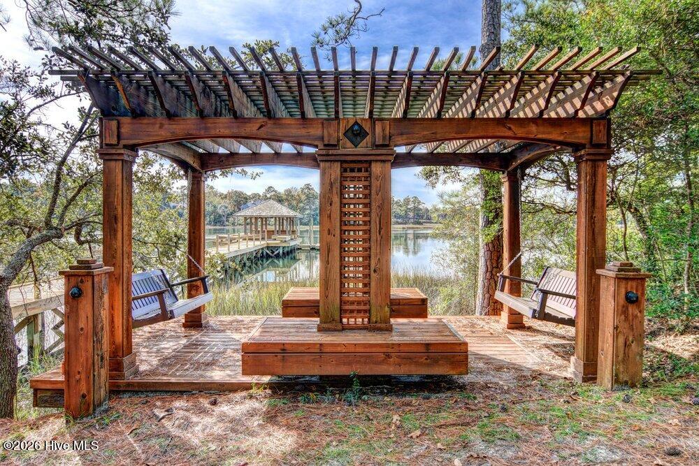 100563966 | Photo 64