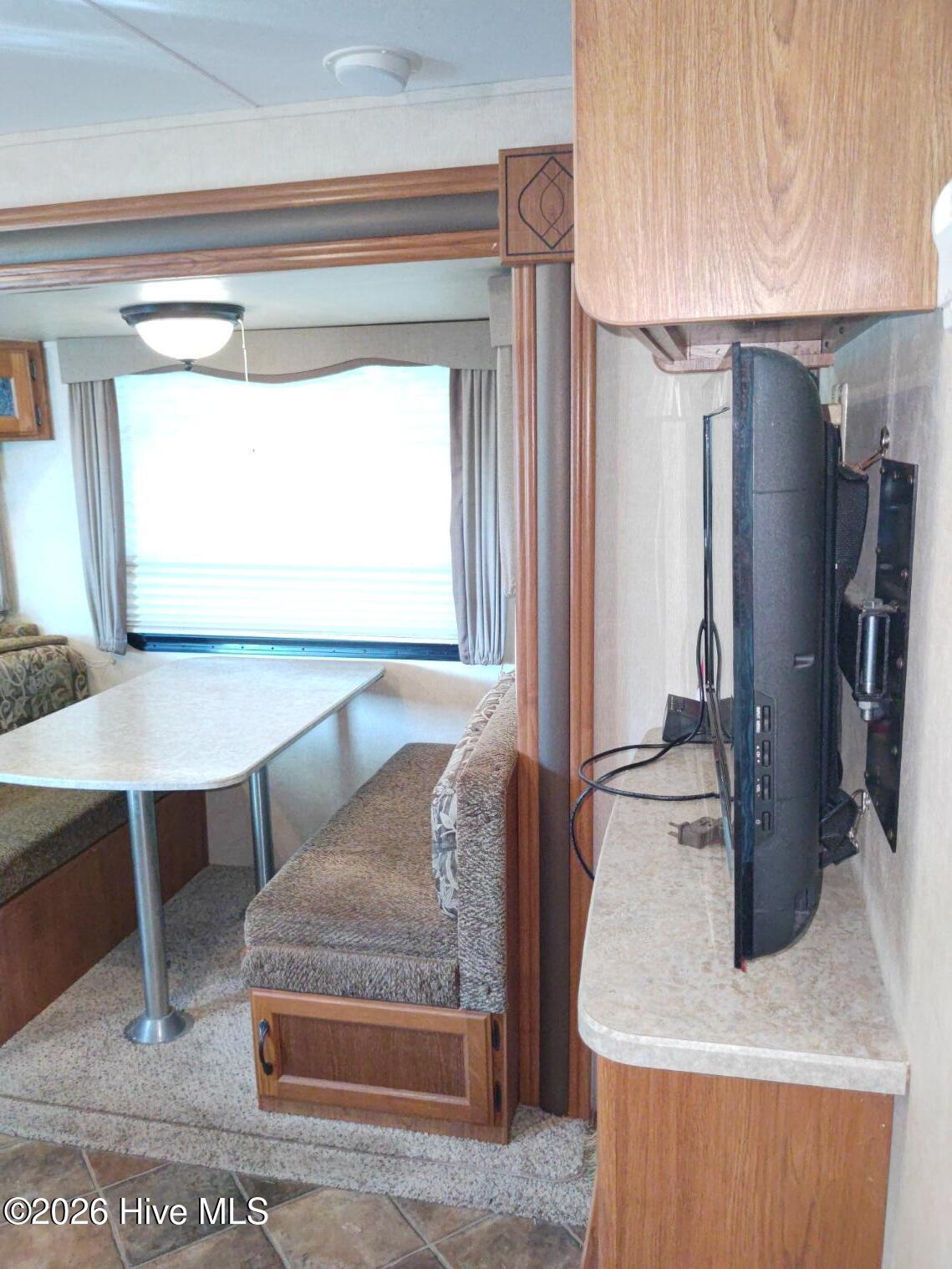 100567863 | Photo 17