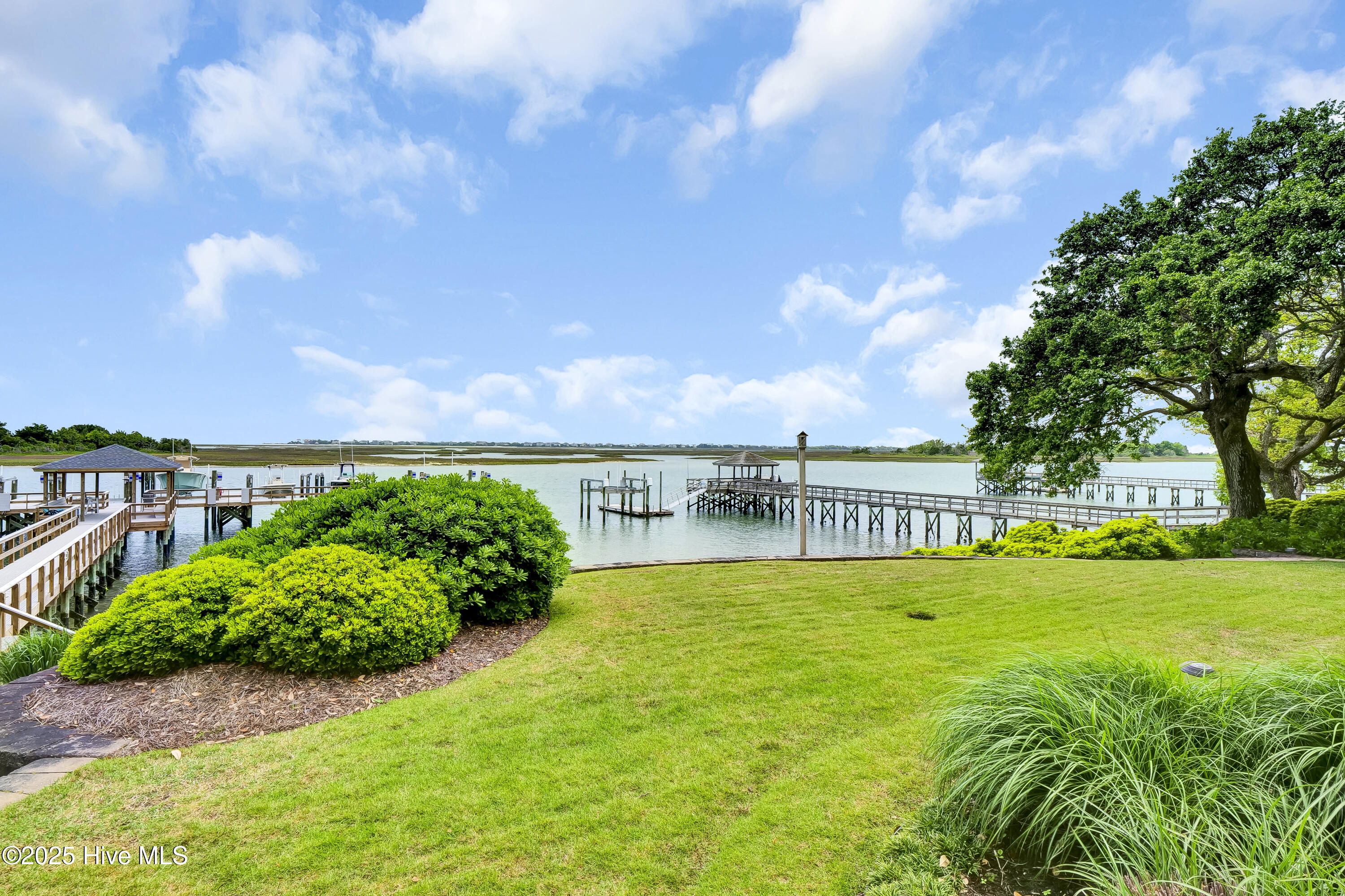 100504113 | Photo 58