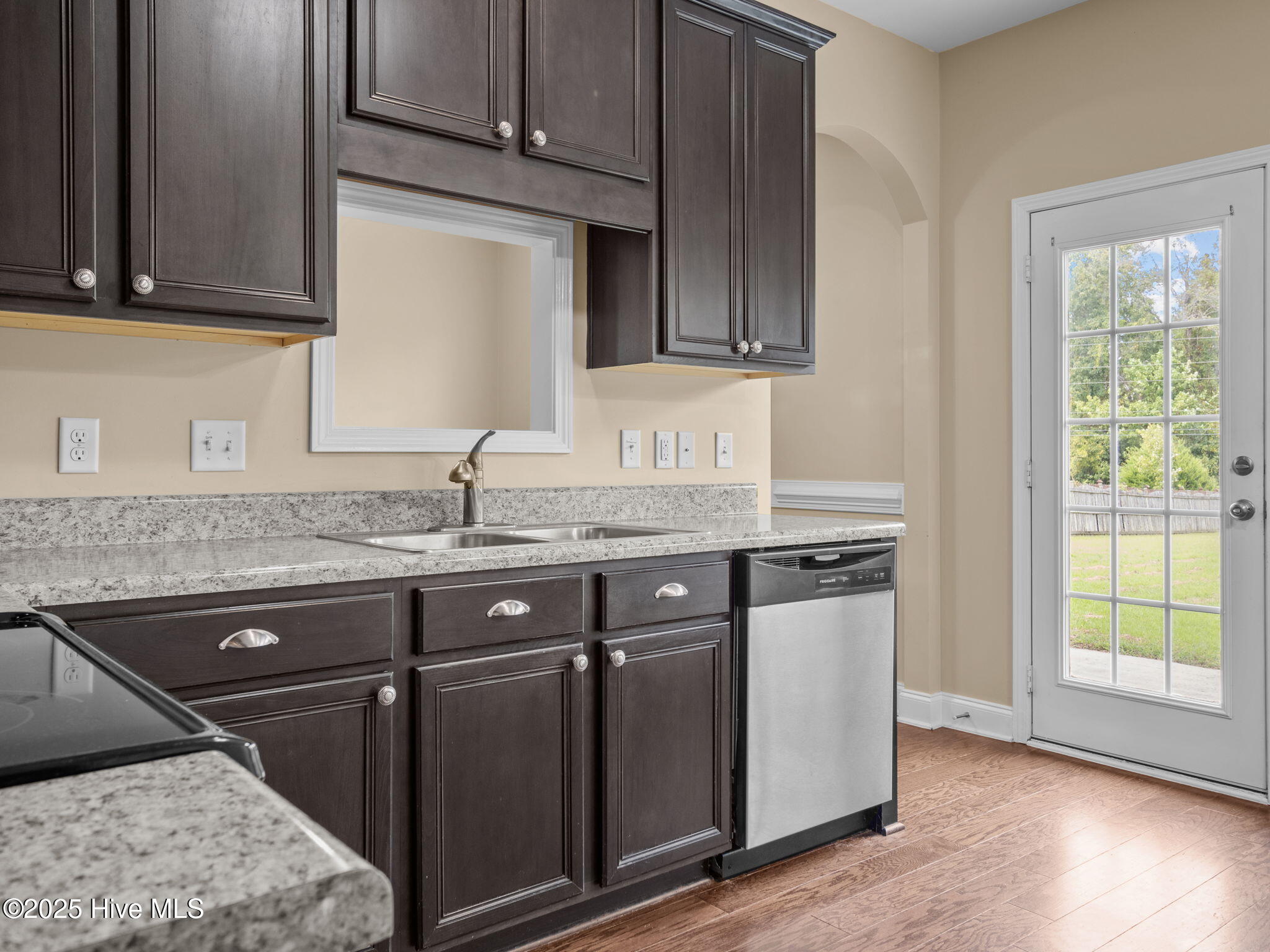 100529601 | Photo 21