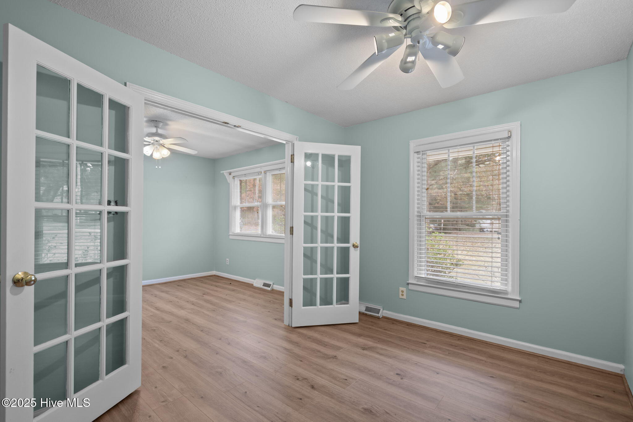 100542917 | Photo 25