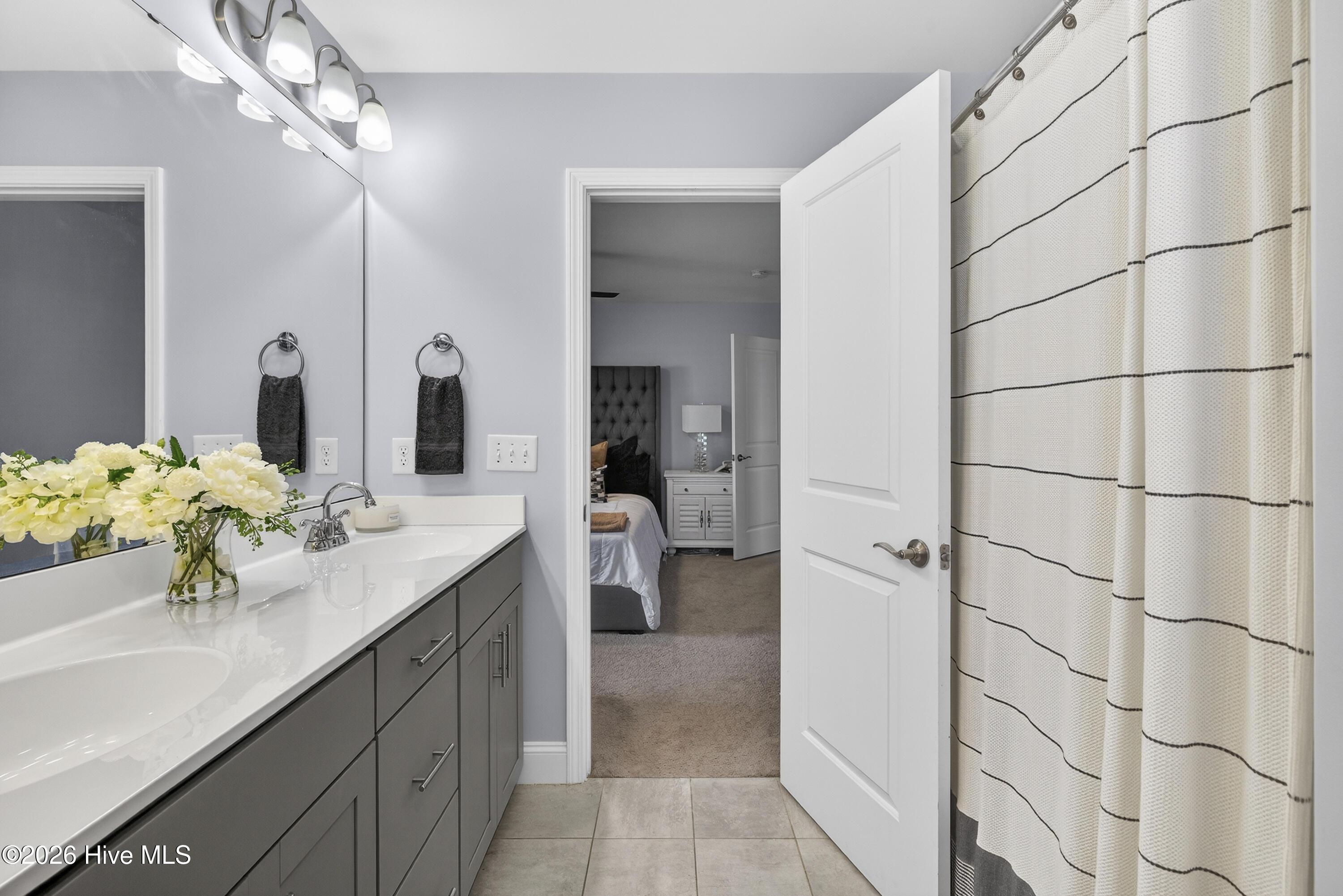 100563705 | Photo 24