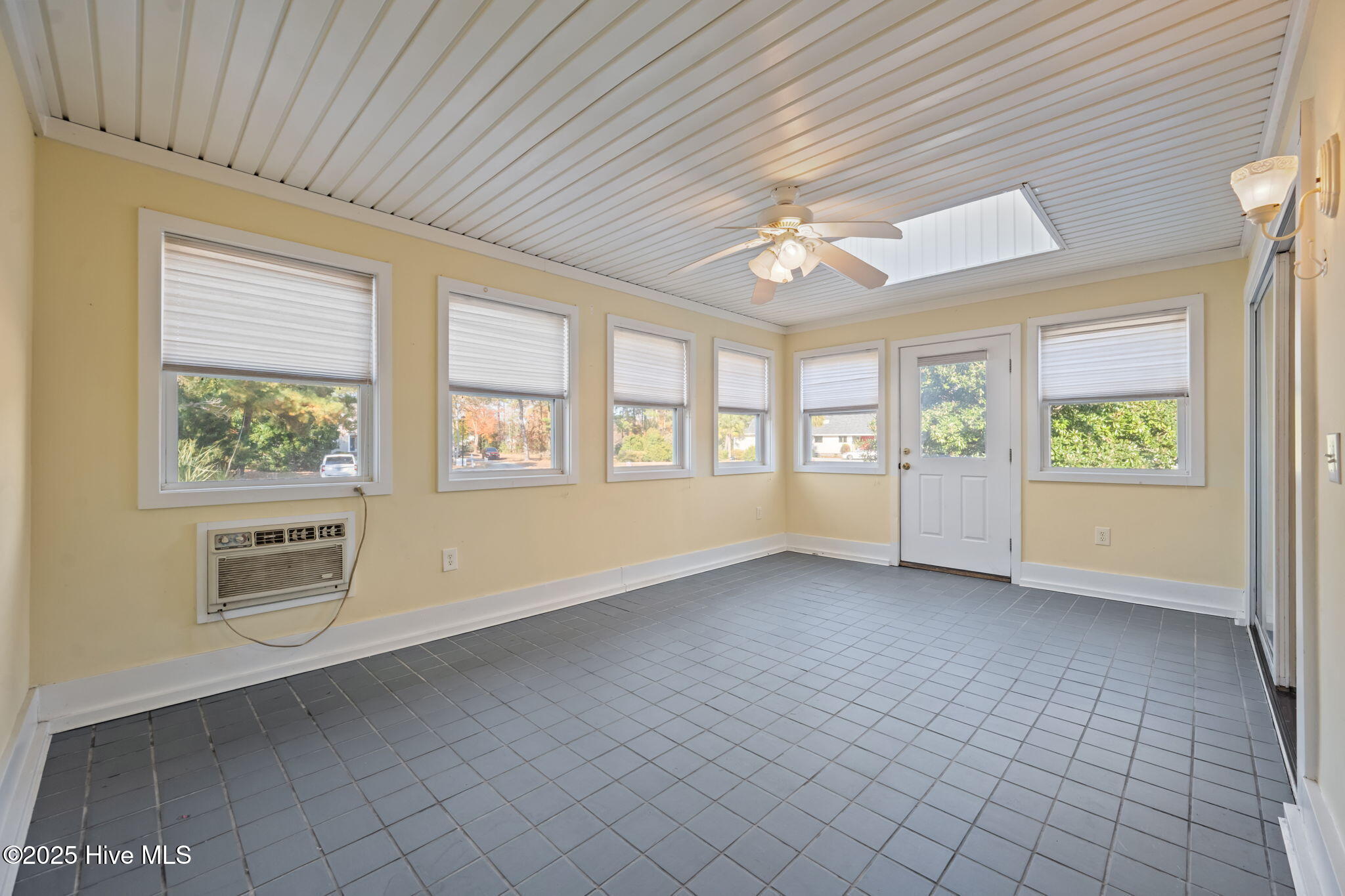 100542327 | Photo 27