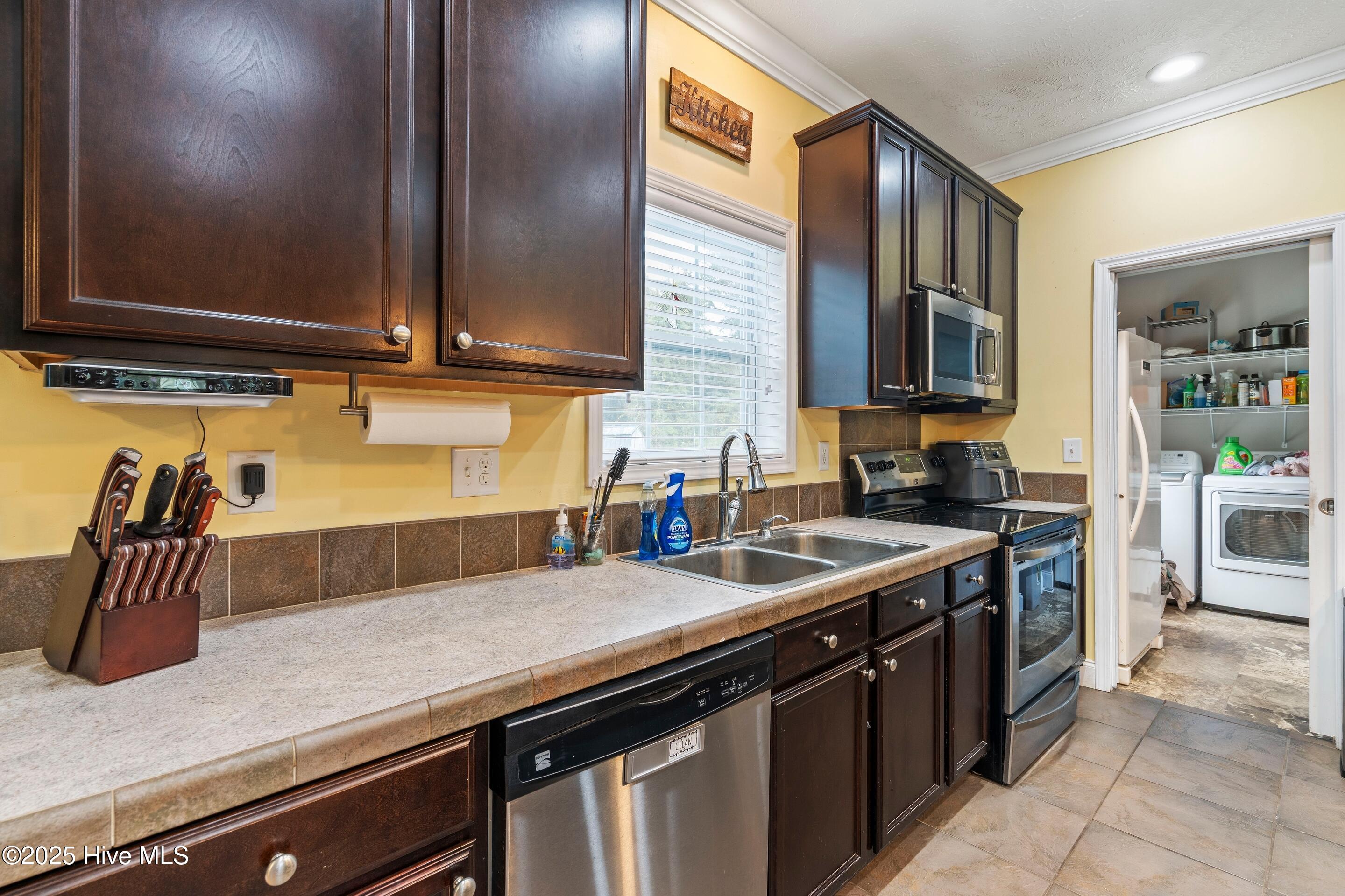 100537388 | Photo 30