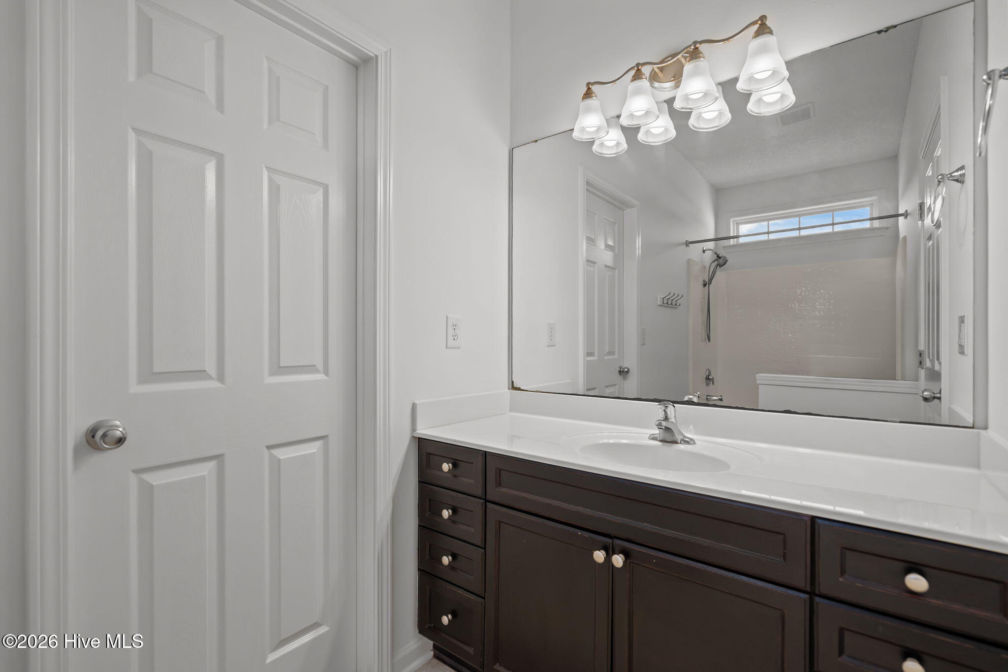 100549107 | Photo 26