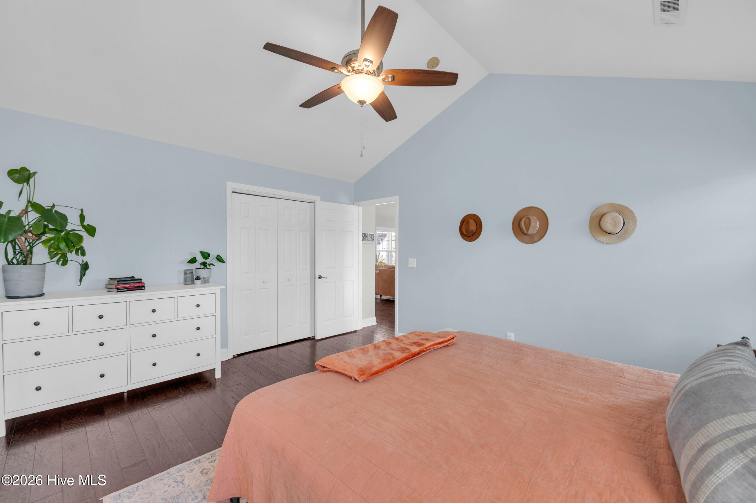 100548167 | Photo 22