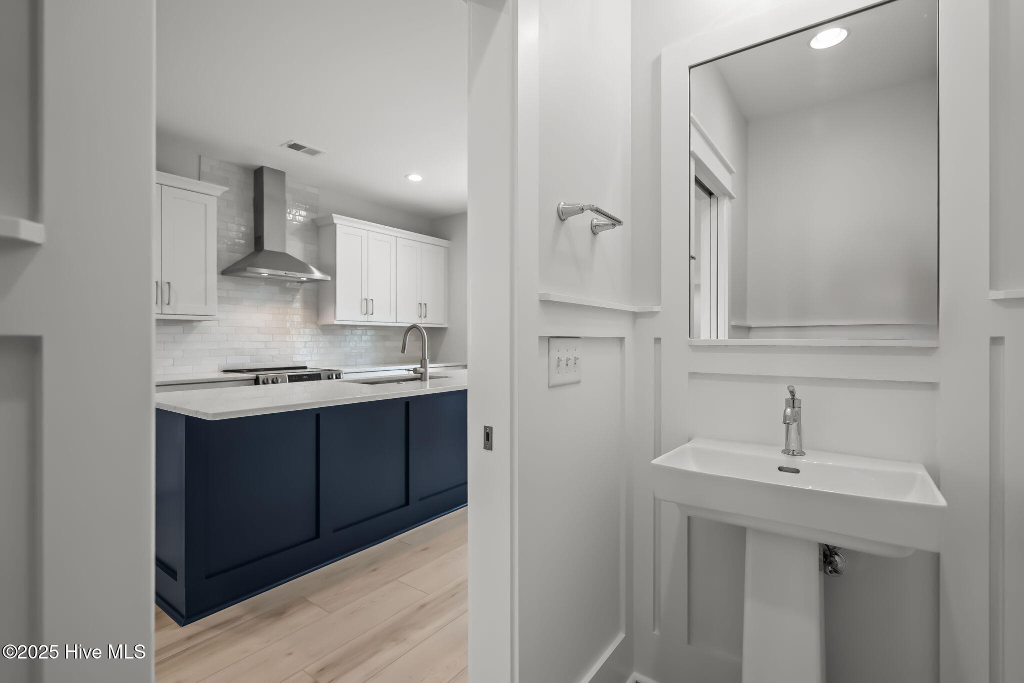 100537880 | Photo 12