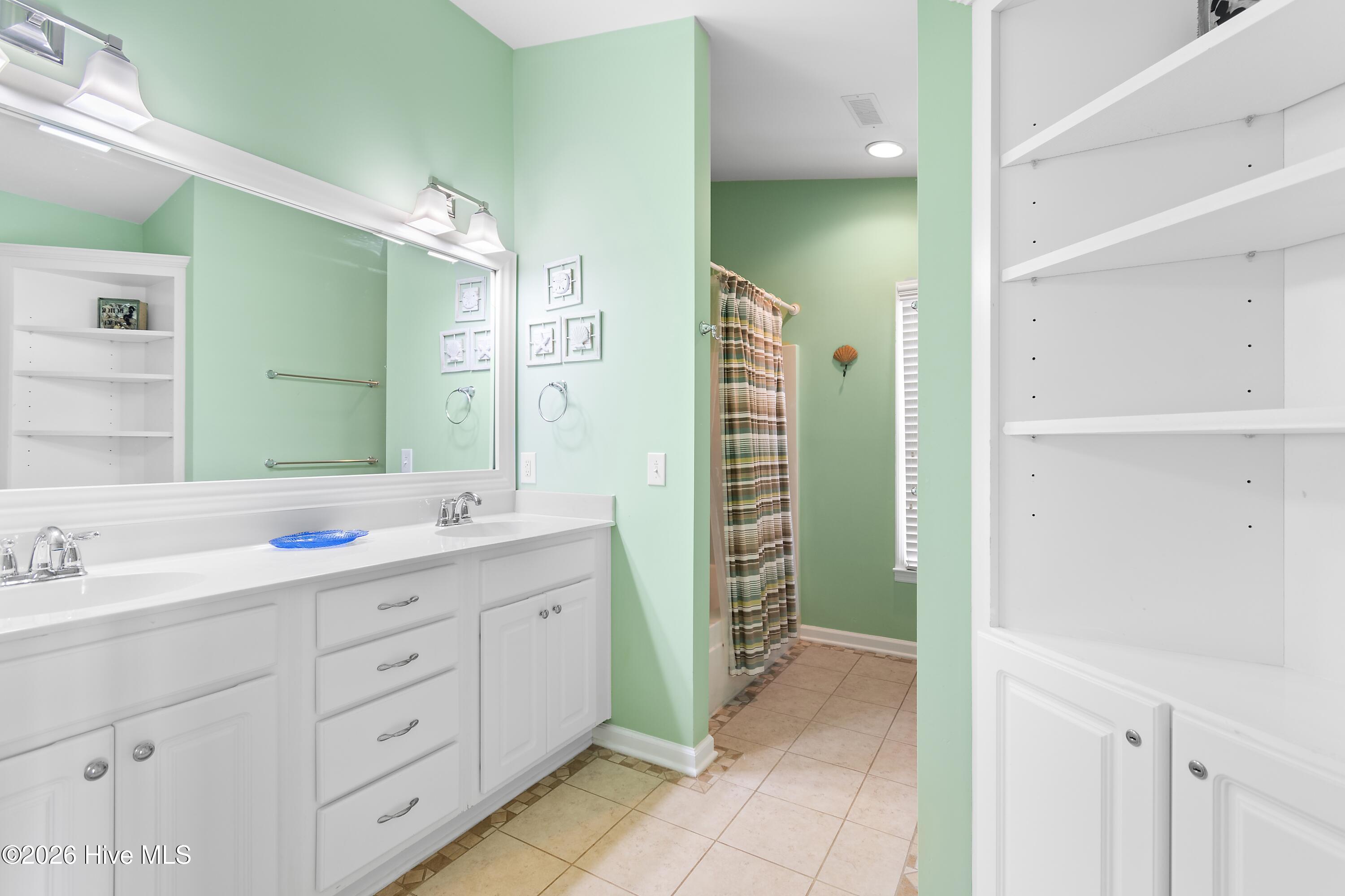 100548422 | Photo 48