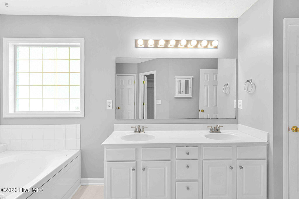 100557733 | Photo 38