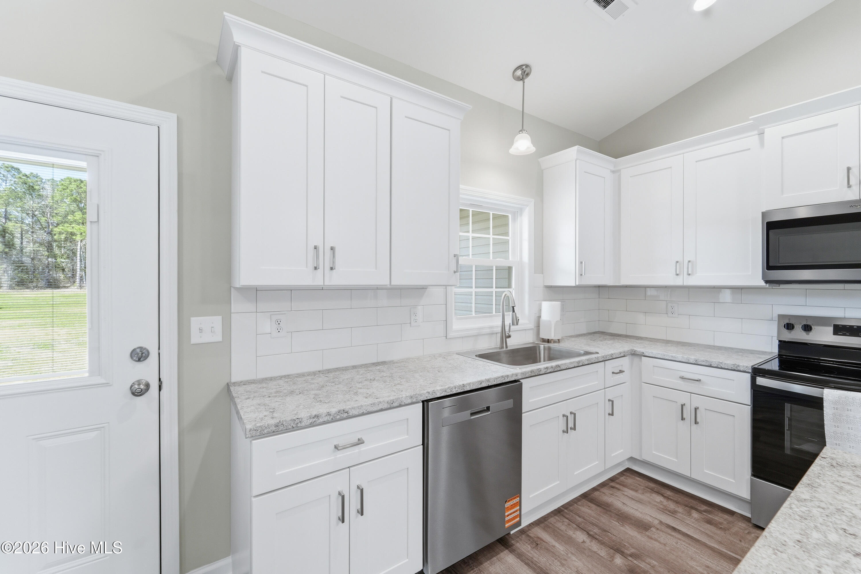 100562005 | Photo 14