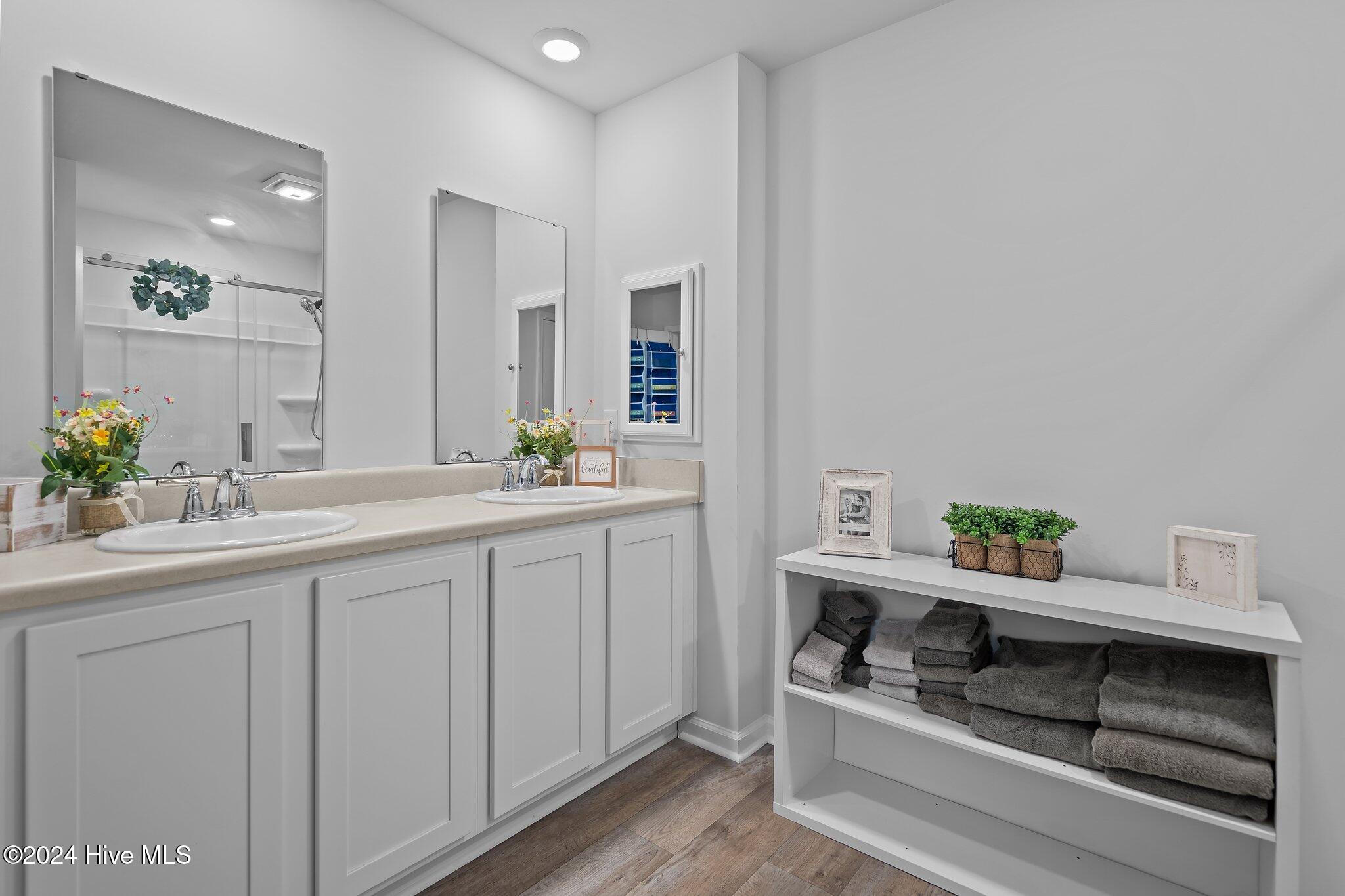 100557266 | Photo 32