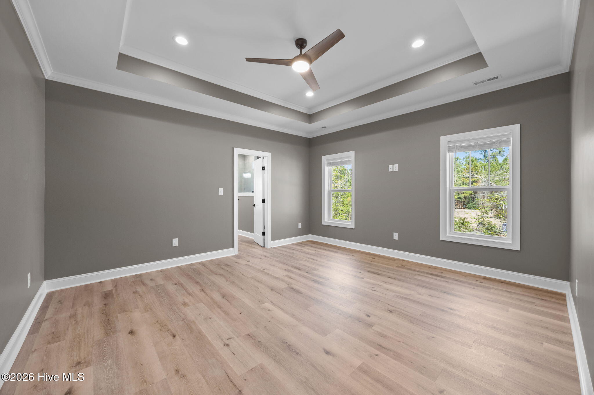 100569181 | Photo 17