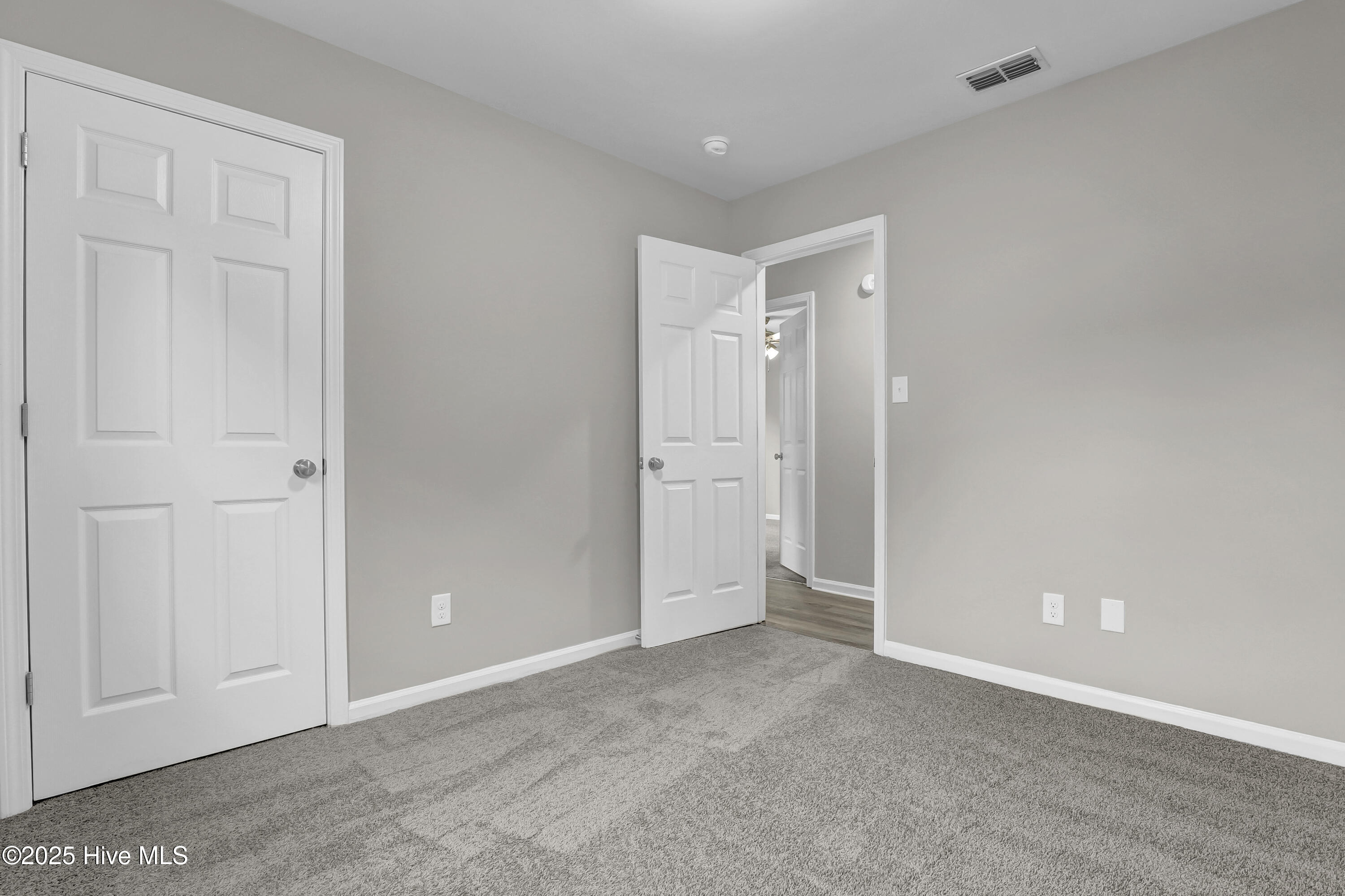 100536825 | Photo 16