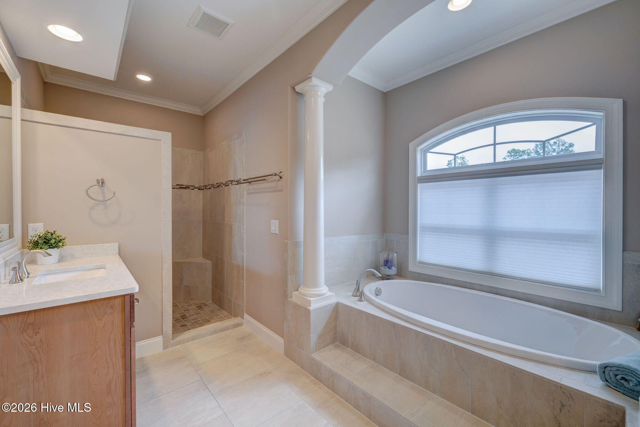 100558232 | Photo 27