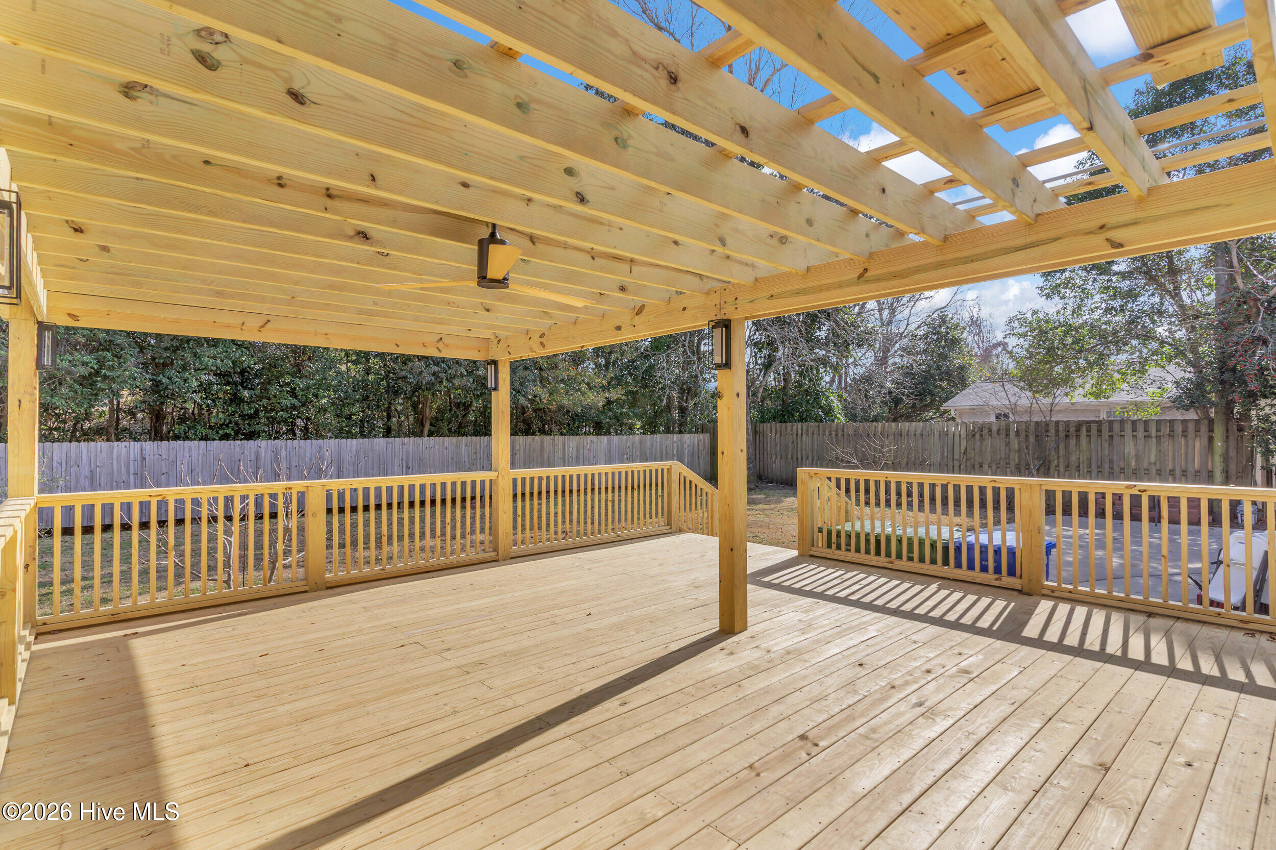 100548646 | Photo 41