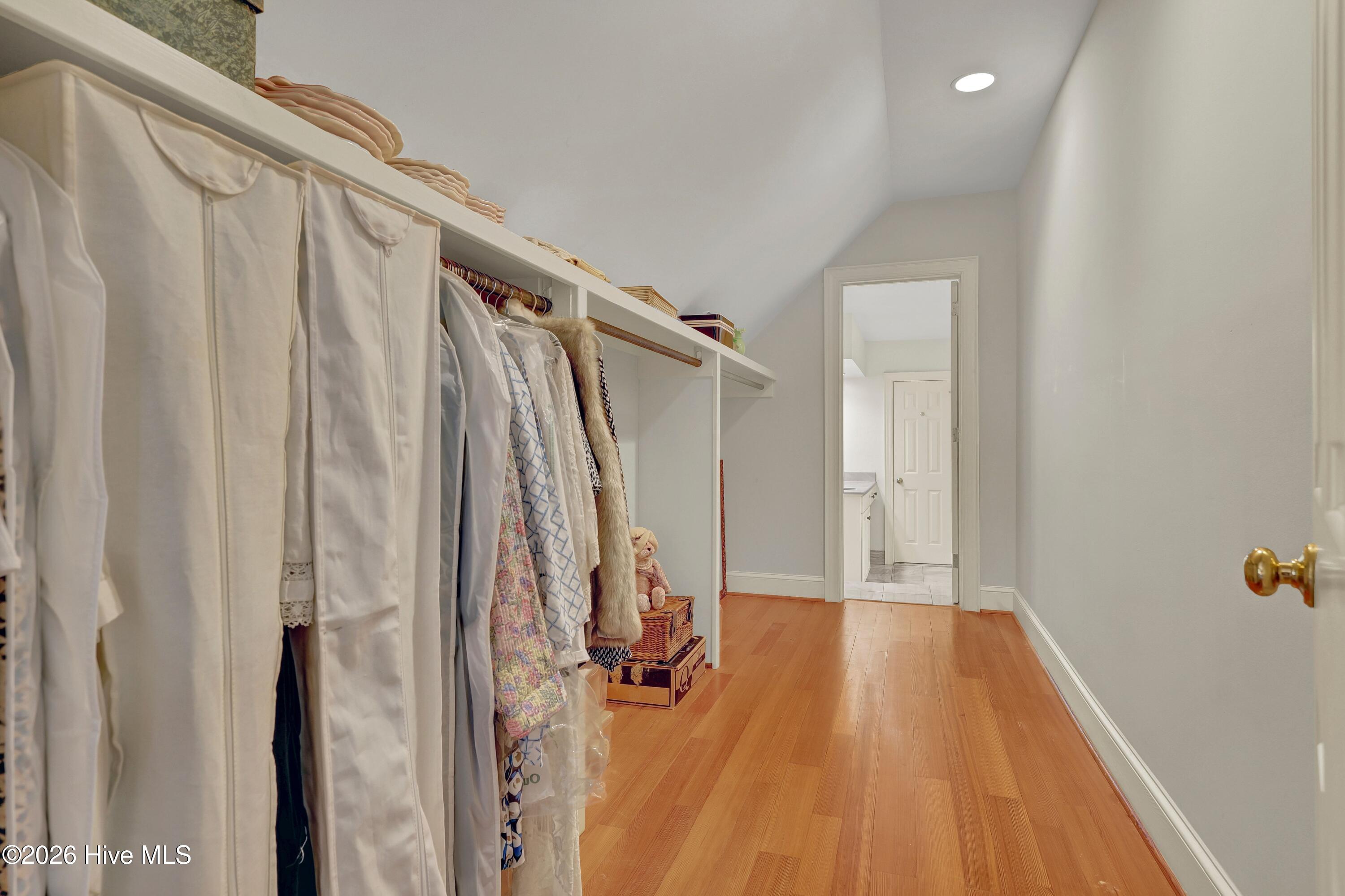 100567491 | Photo 27