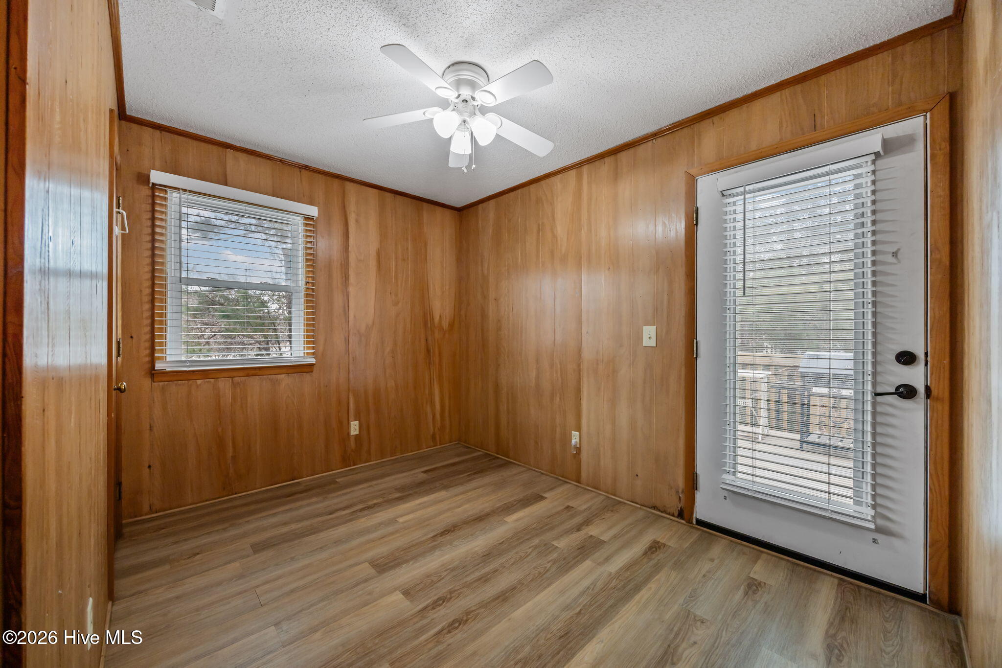 100555890 | Photo 22