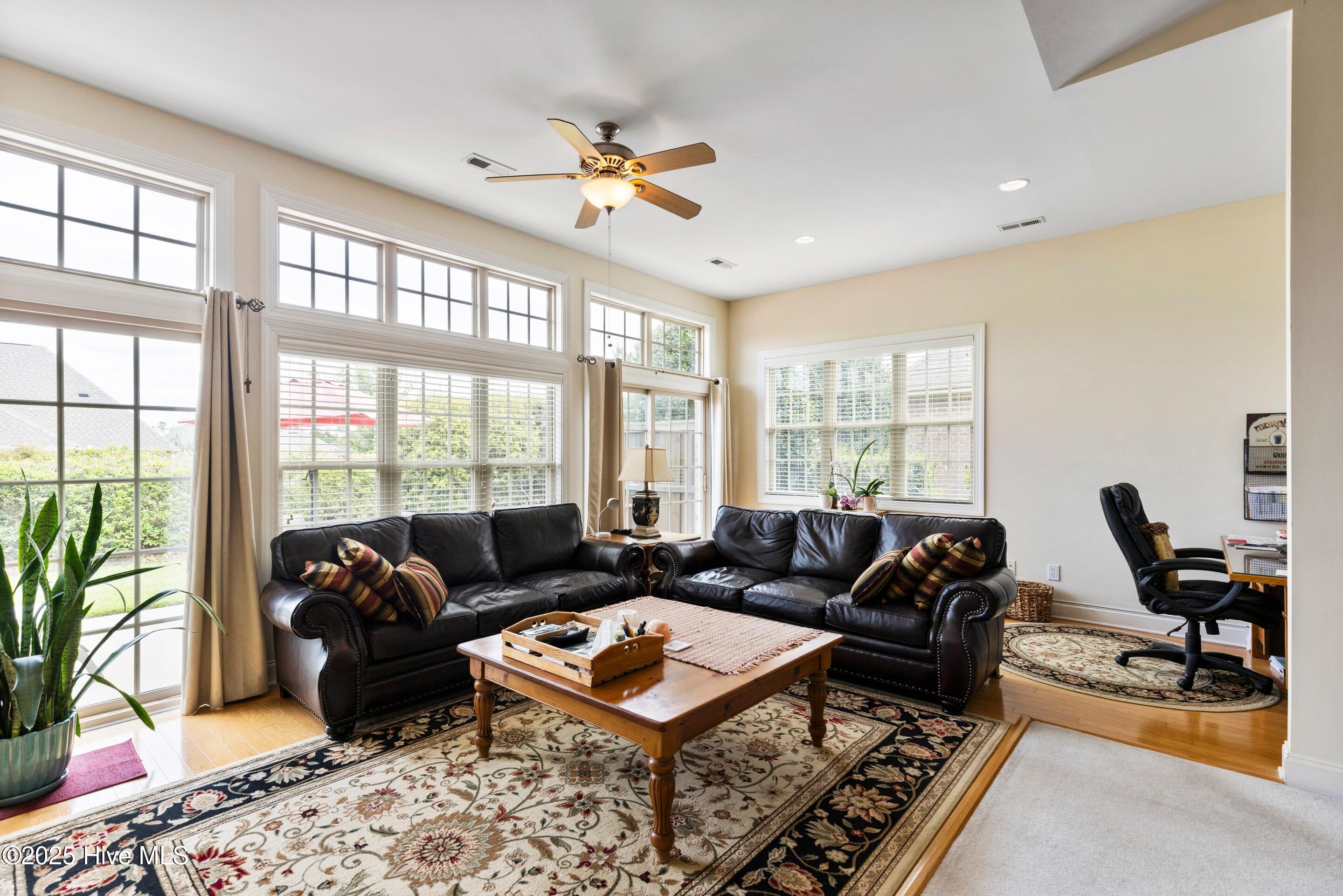 100527165 | Photo 18