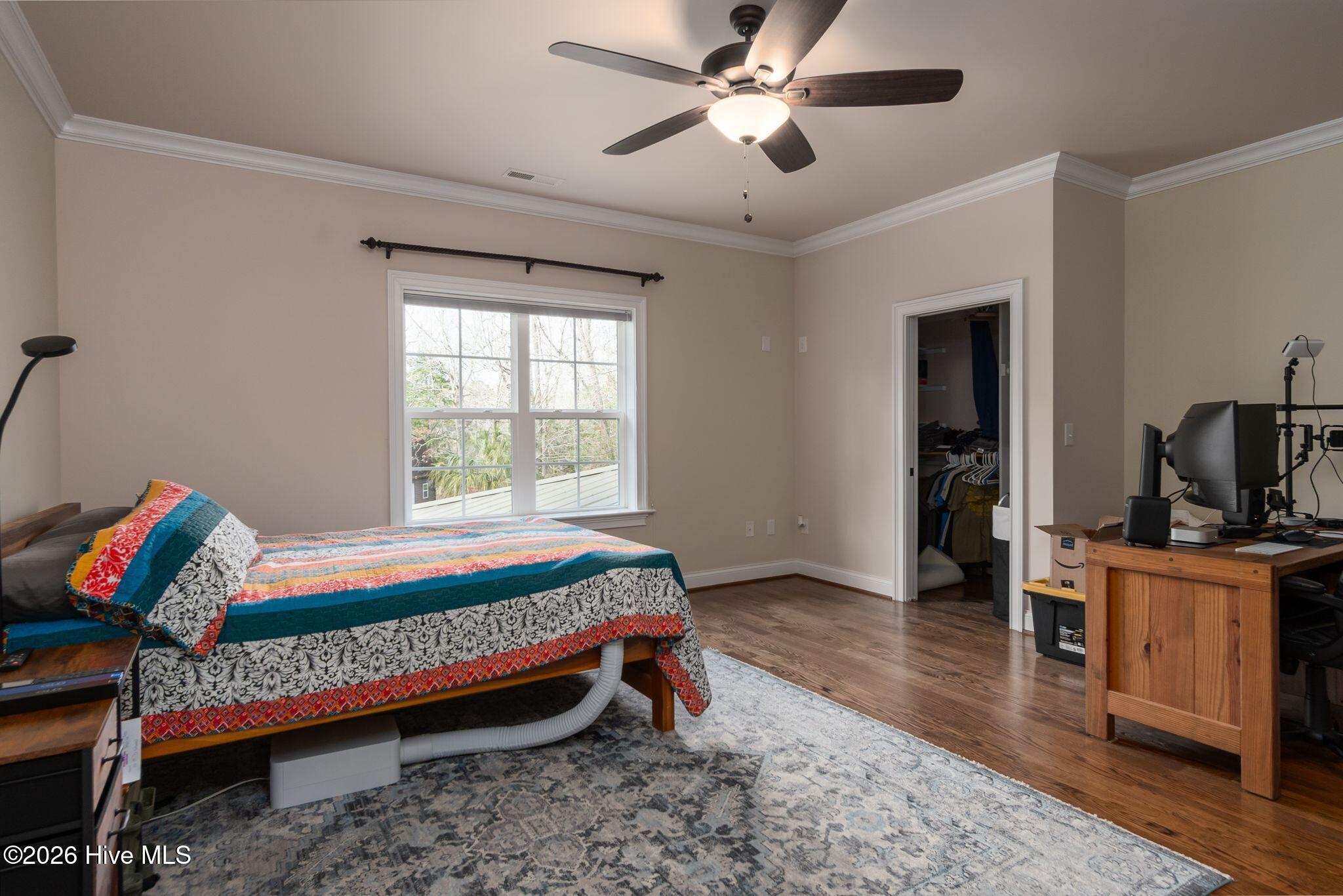 100556327 | Photo 36