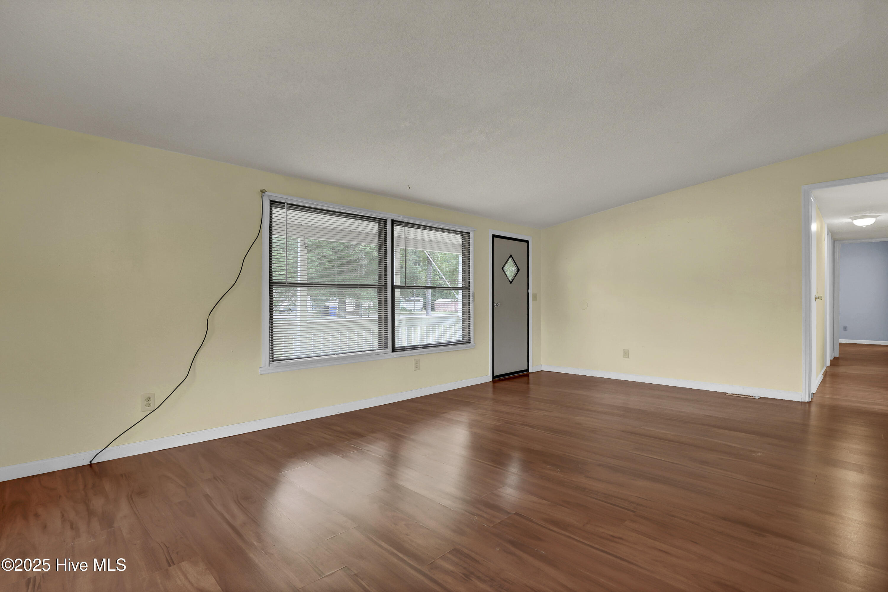 100567322 | Photo 11